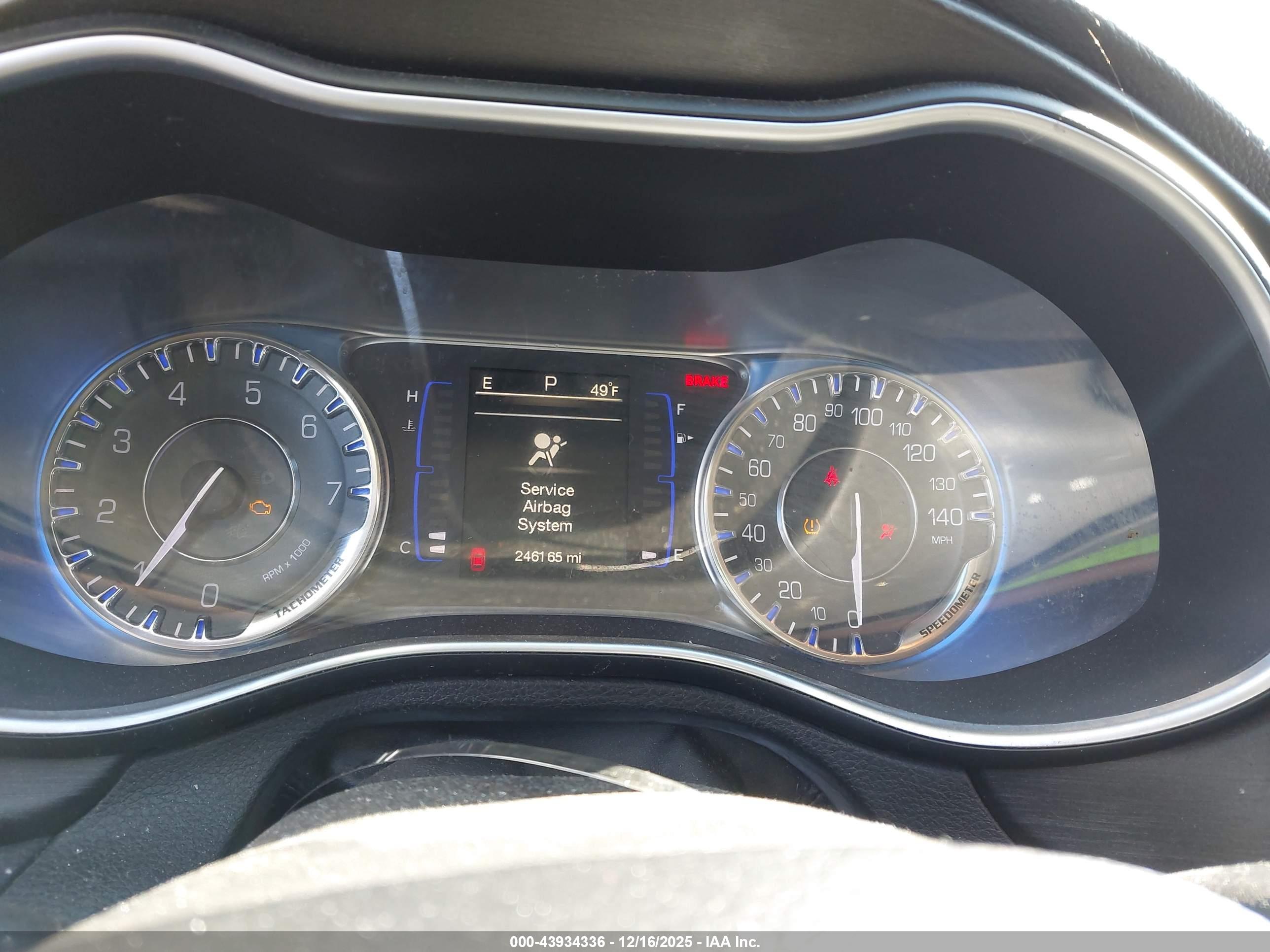 CHRYSLER 200 image 7