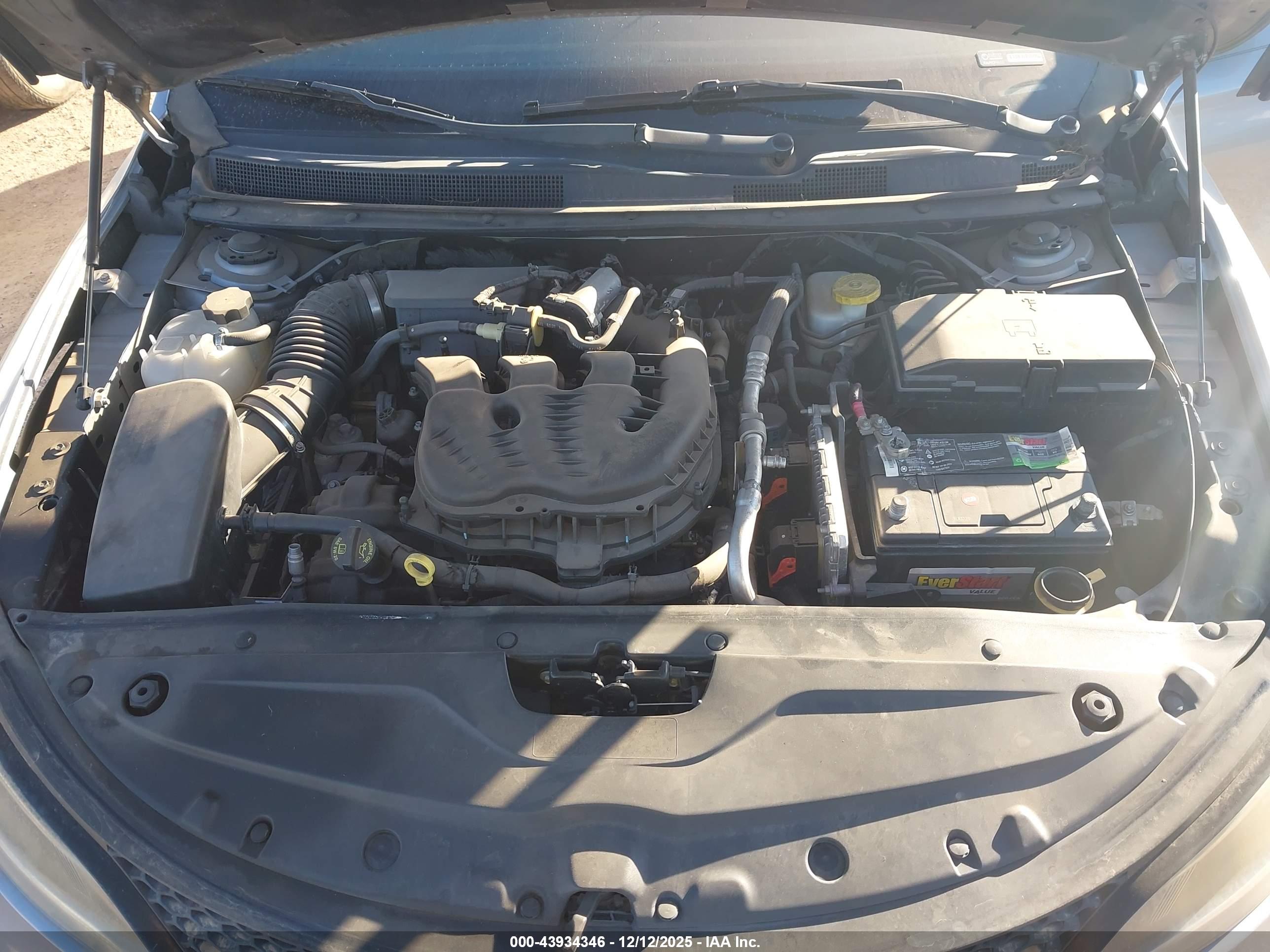 CHRYSLER 200 image 10