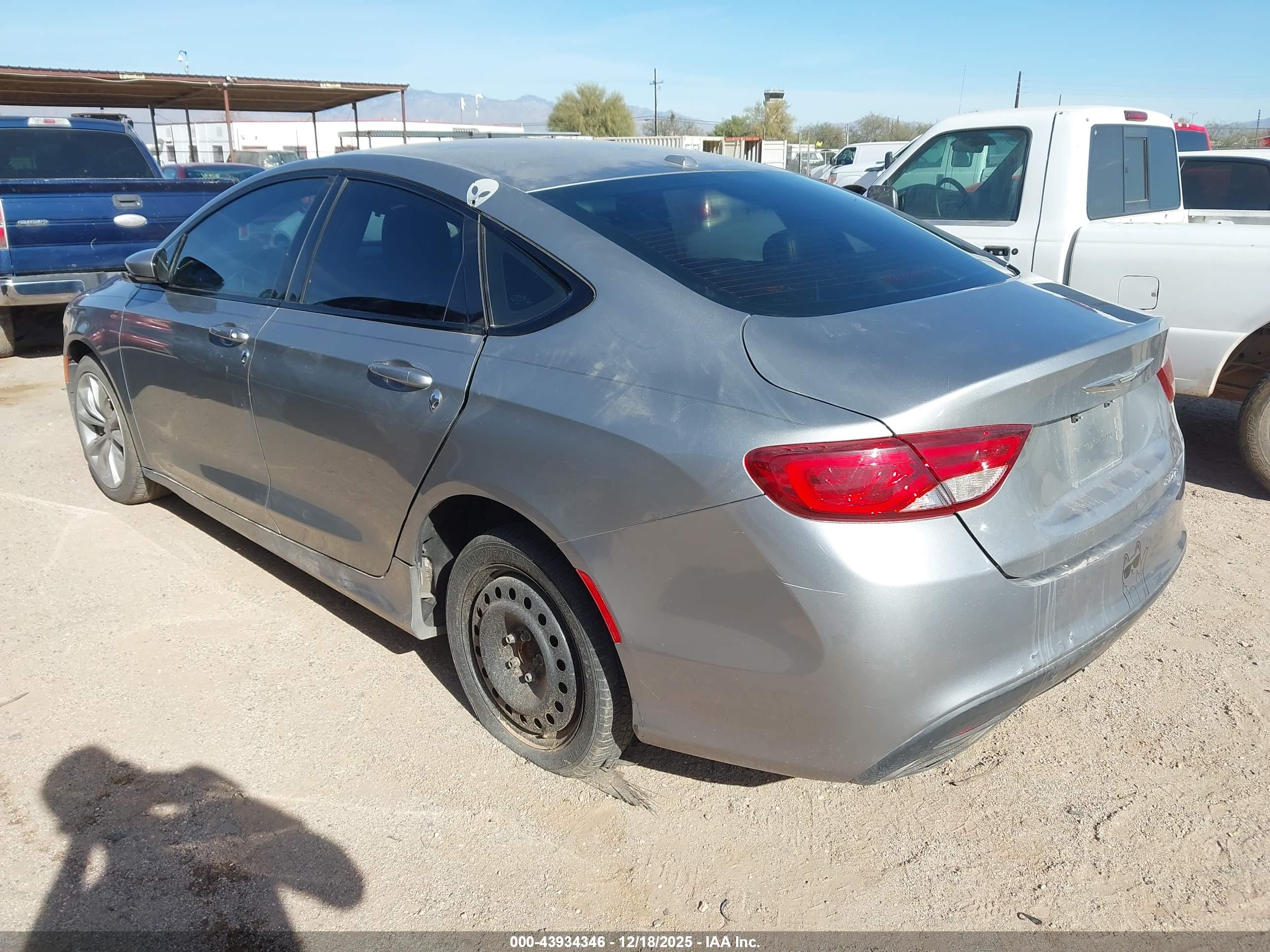 CHRYSLER 200 image 3