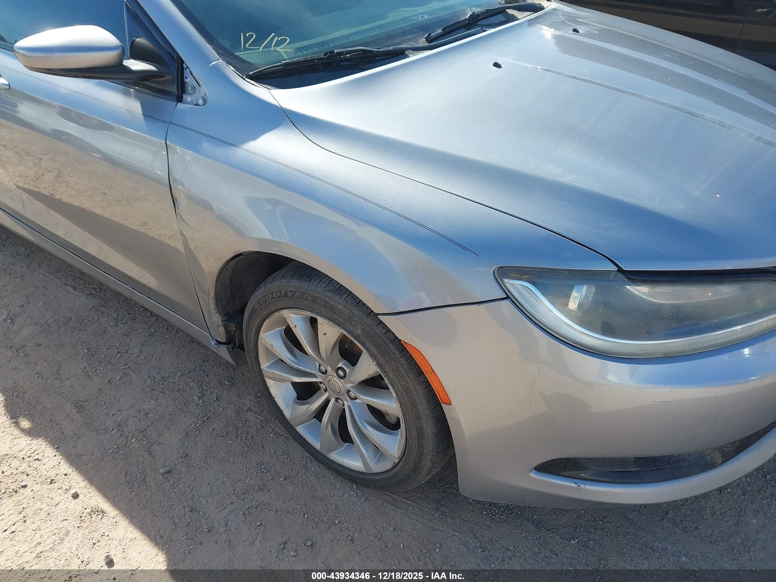 CHRYSLER 200 image 6