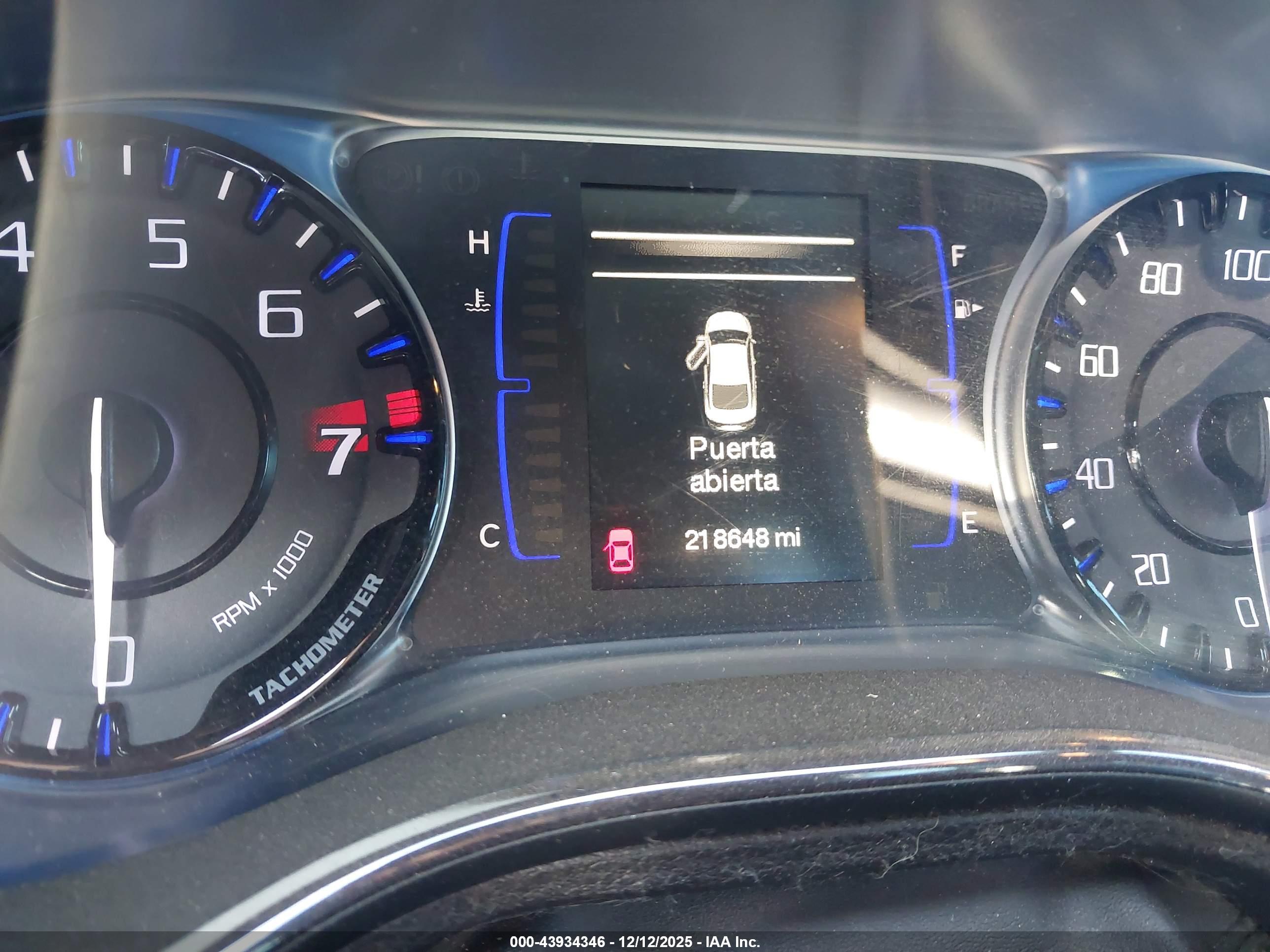 CHRYSLER 200 image 7