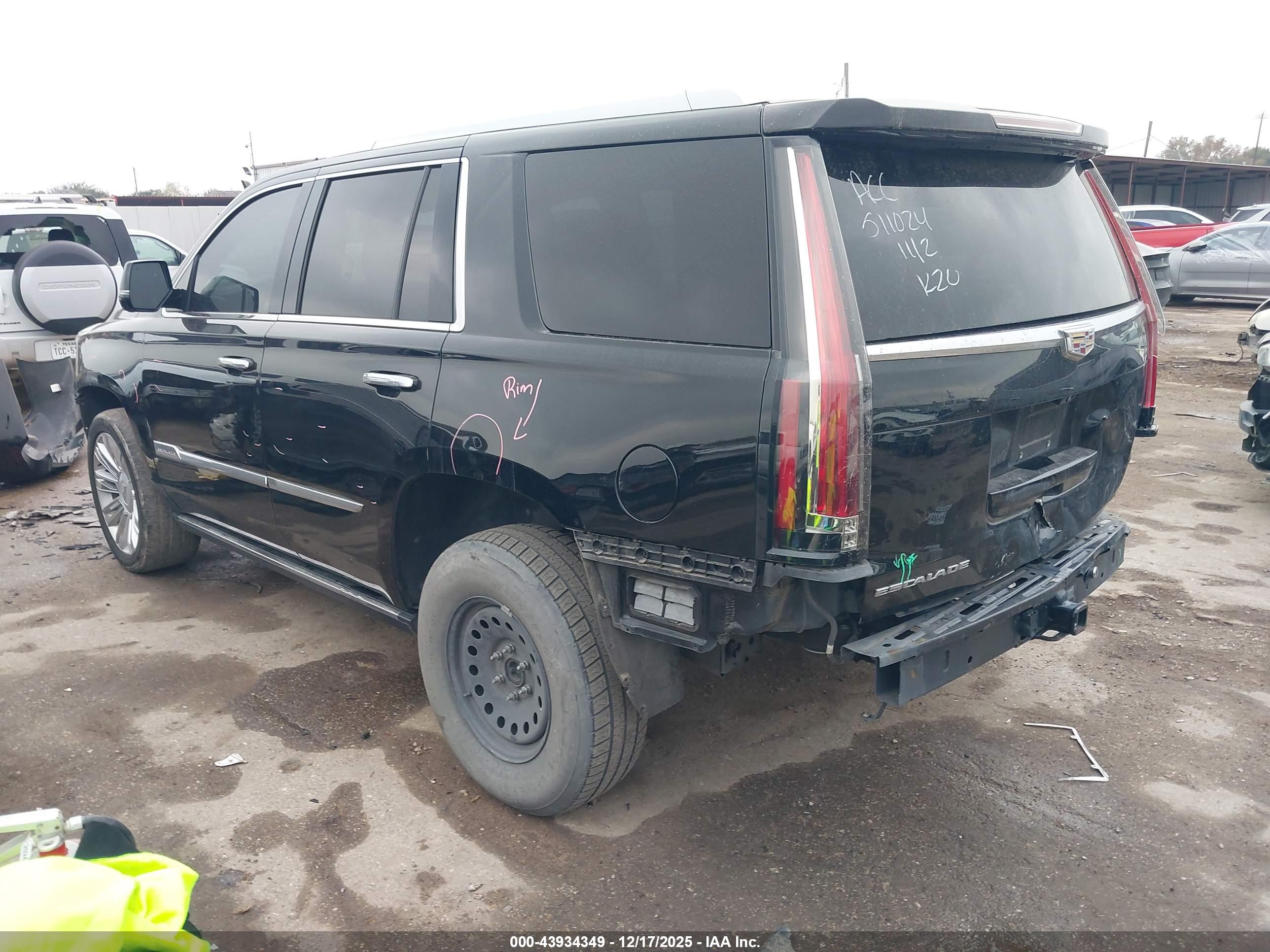 CADILLAC ESCALADE image 3