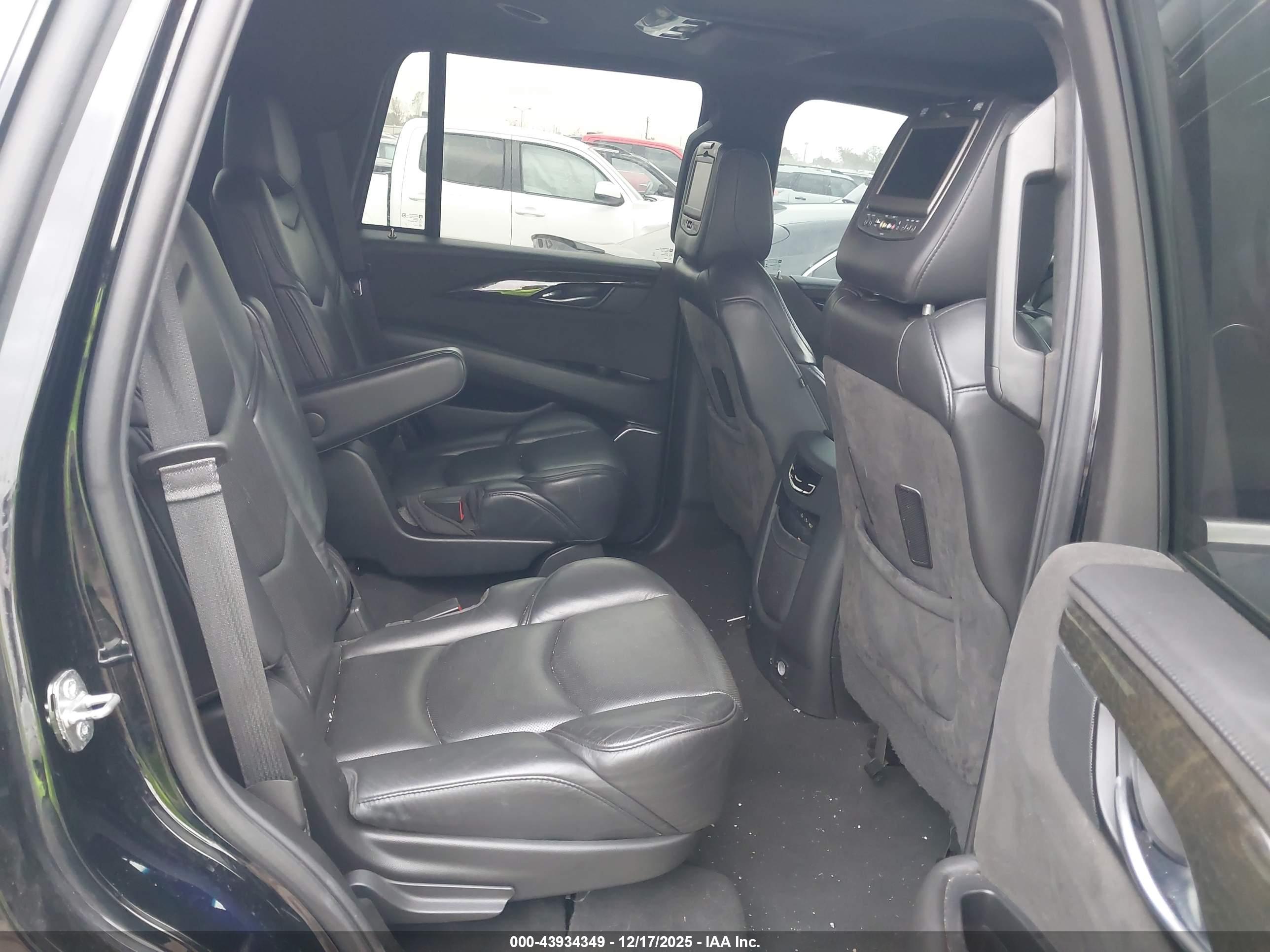 CADILLAC ESCALADE image 8