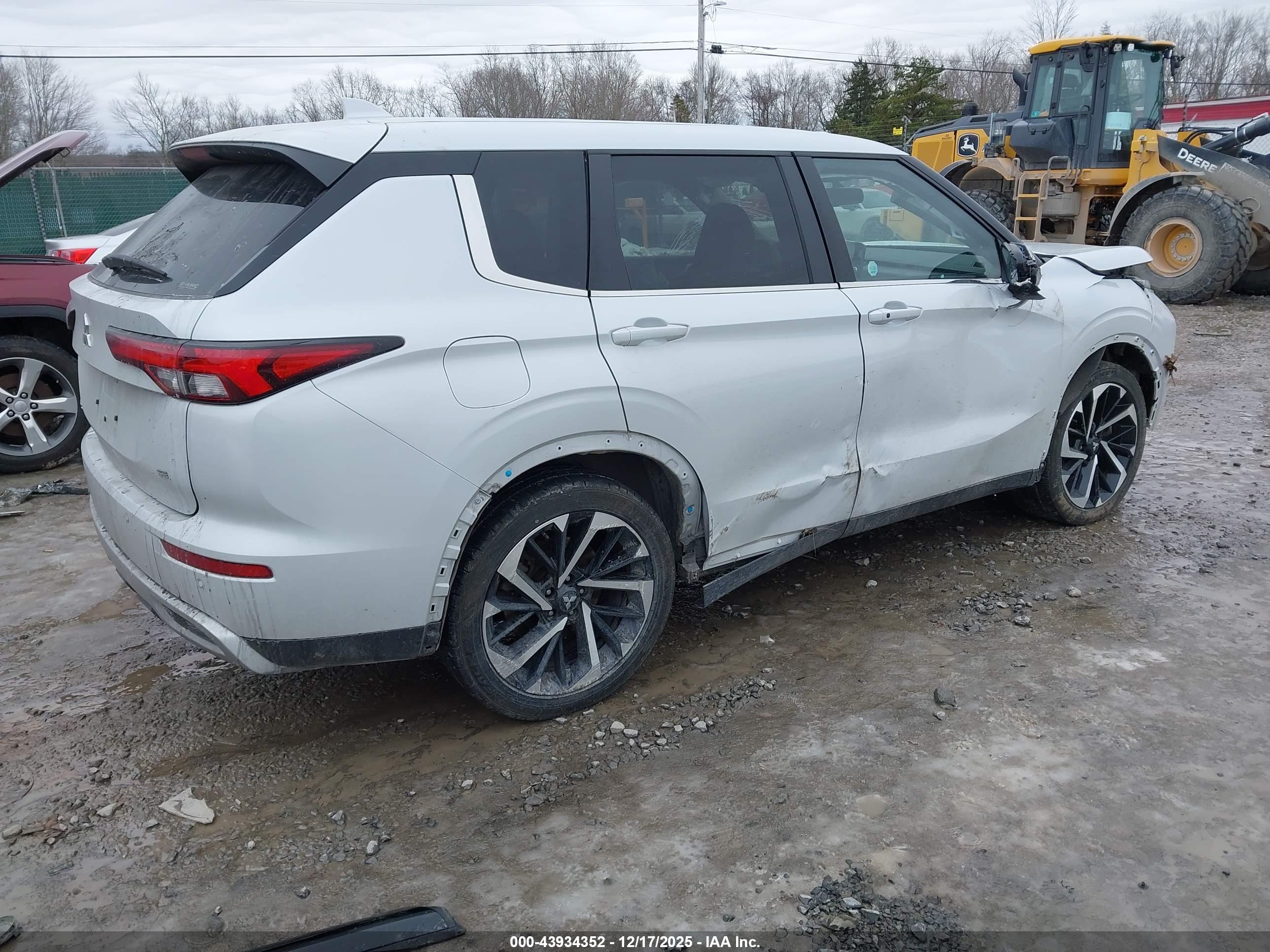 MITSUBISHI OUTLANDER image 4