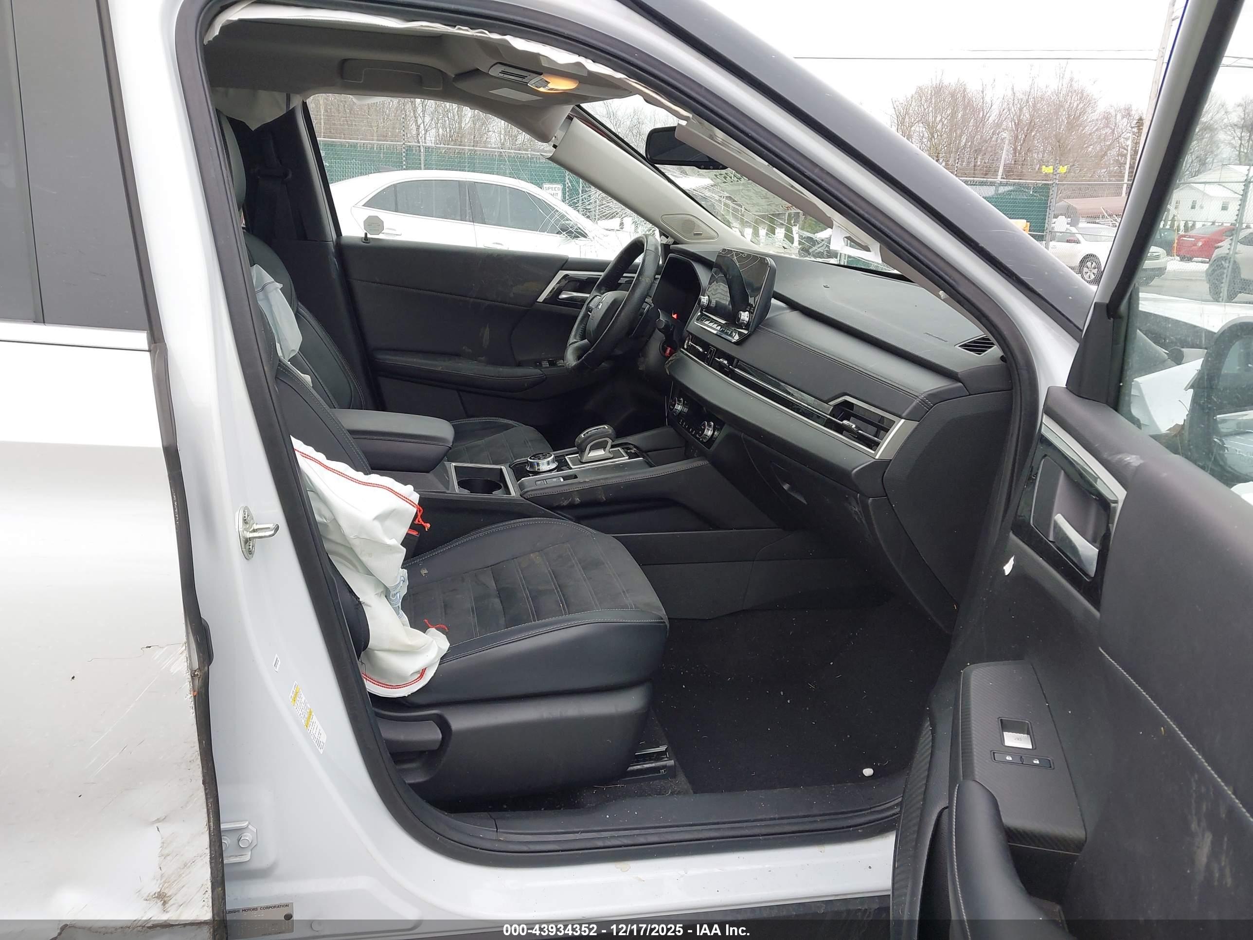 MITSUBISHI OUTLANDER image 5