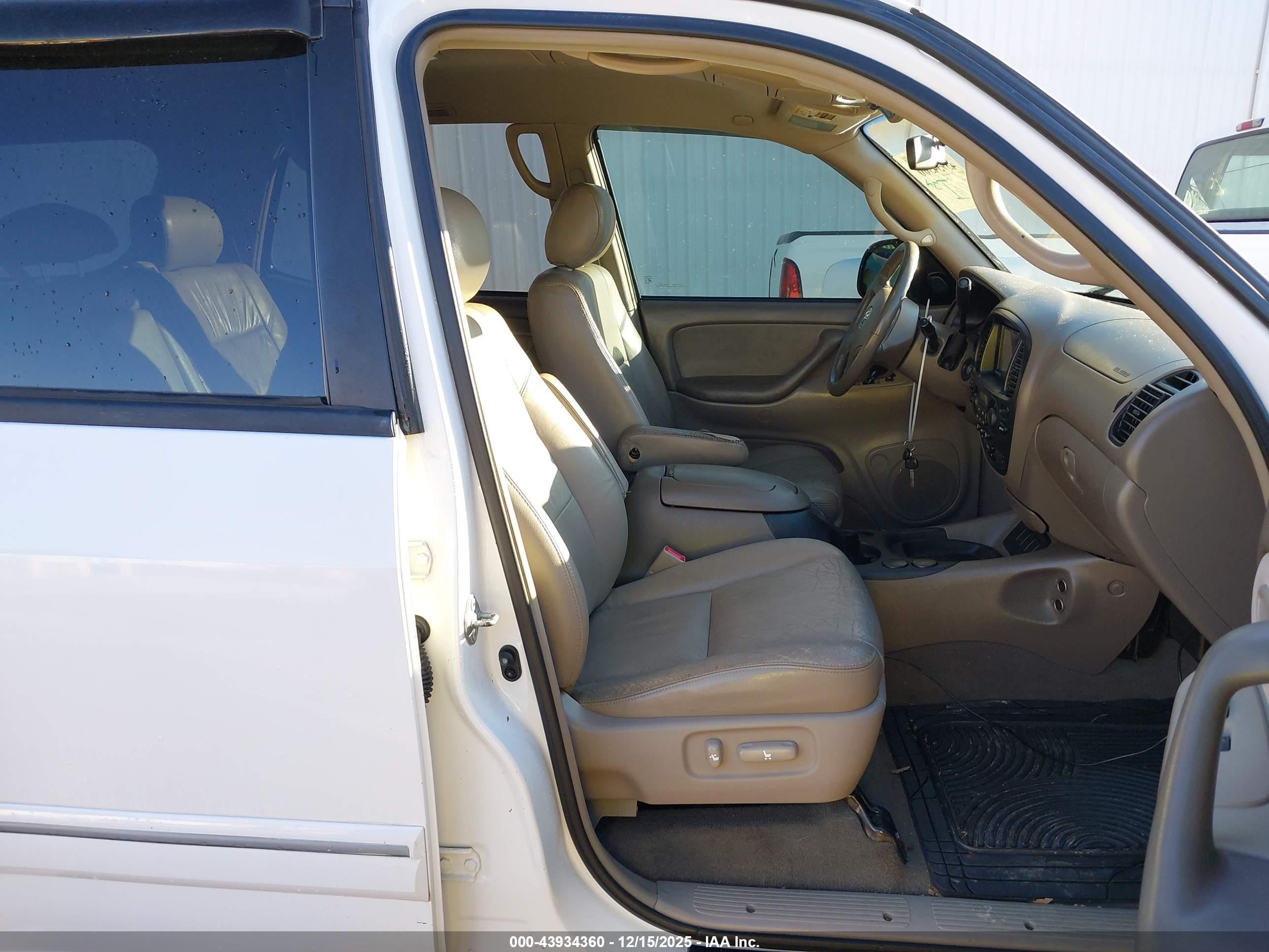 TOYOTA SEQUOIA image 5