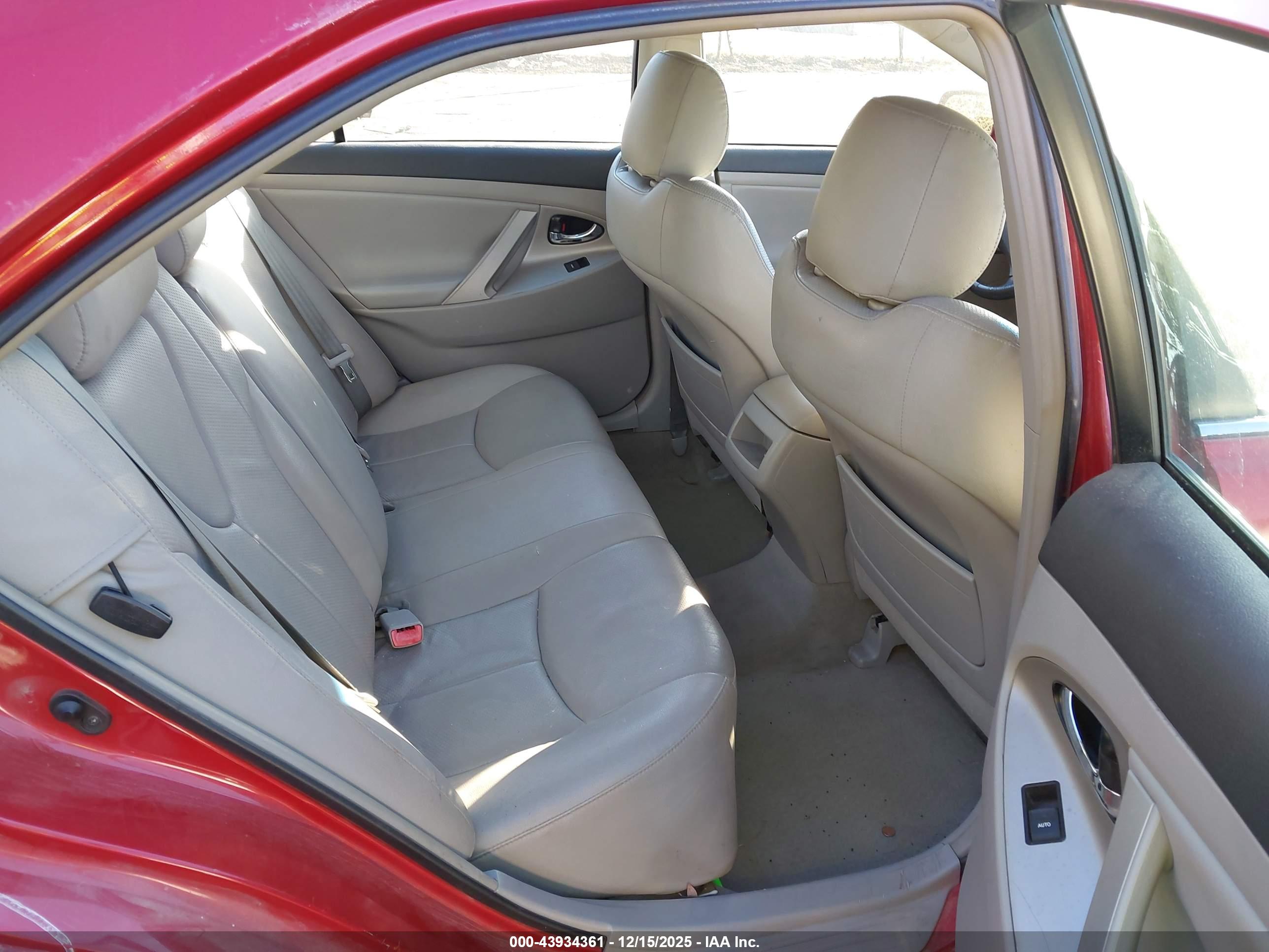 TOYOTA CAMRY image 8