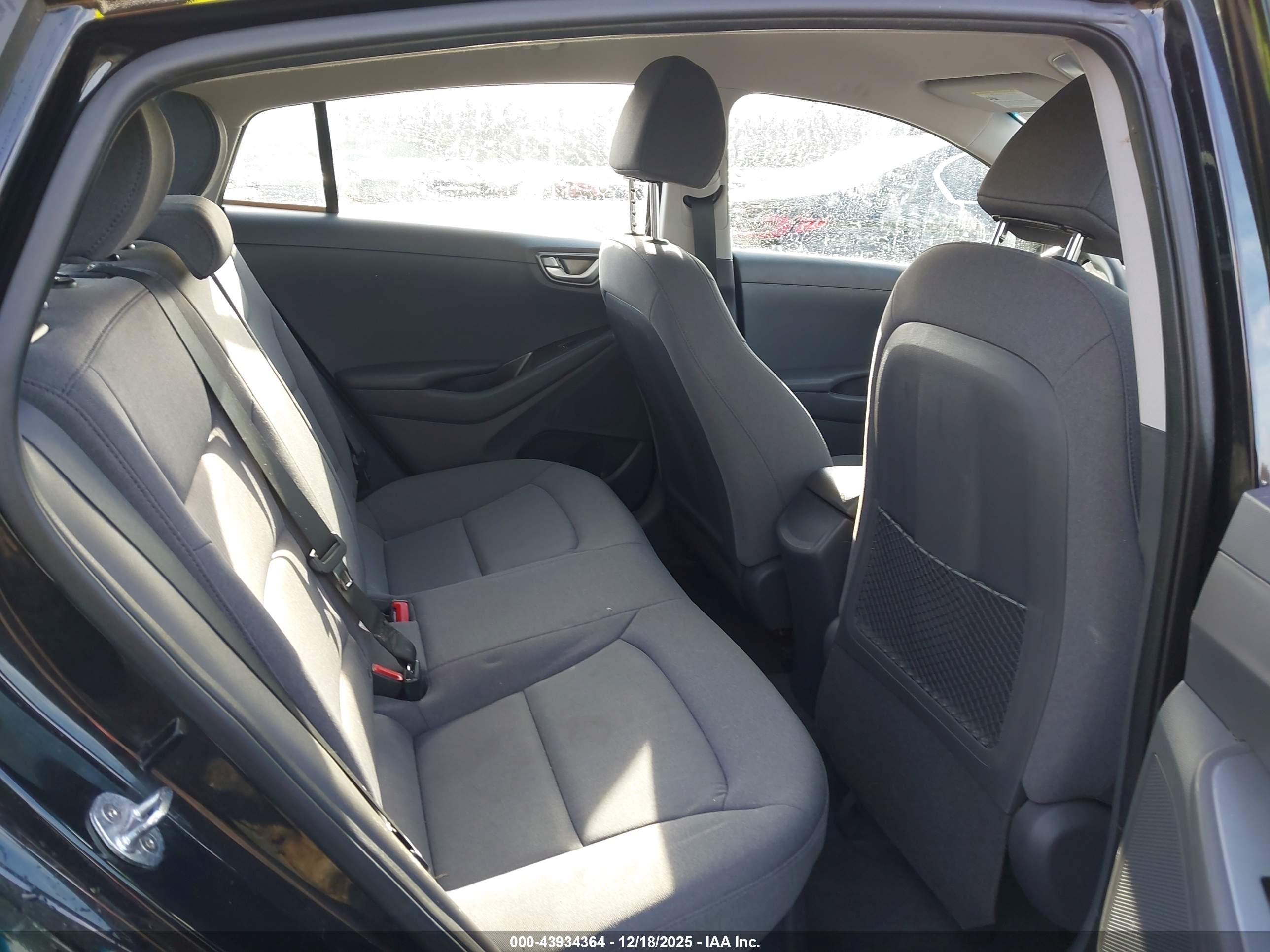 HYUNDAI IONIQ image 8