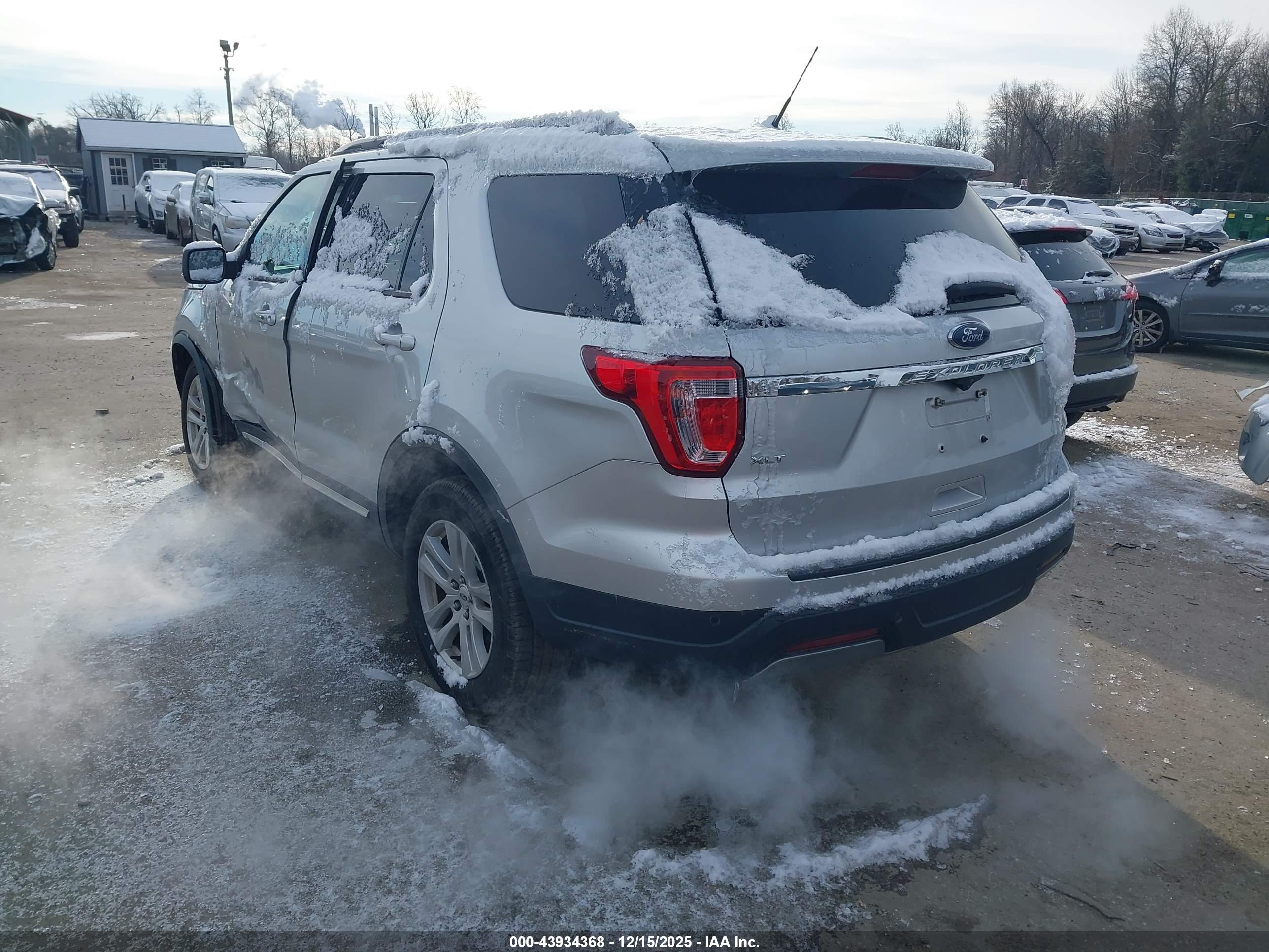 FORD EXPLORER image 3