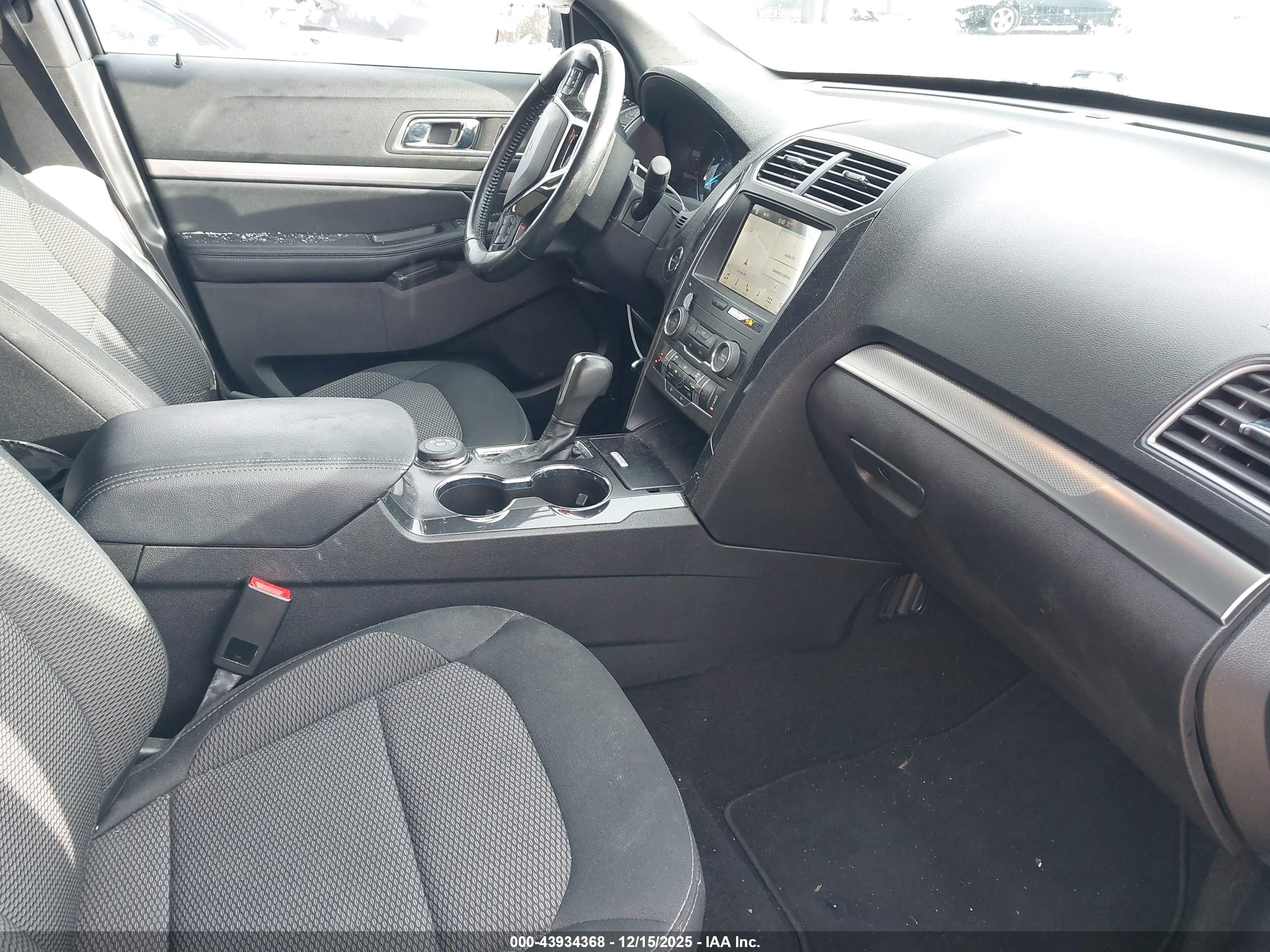 FORD EXPLORER image 5