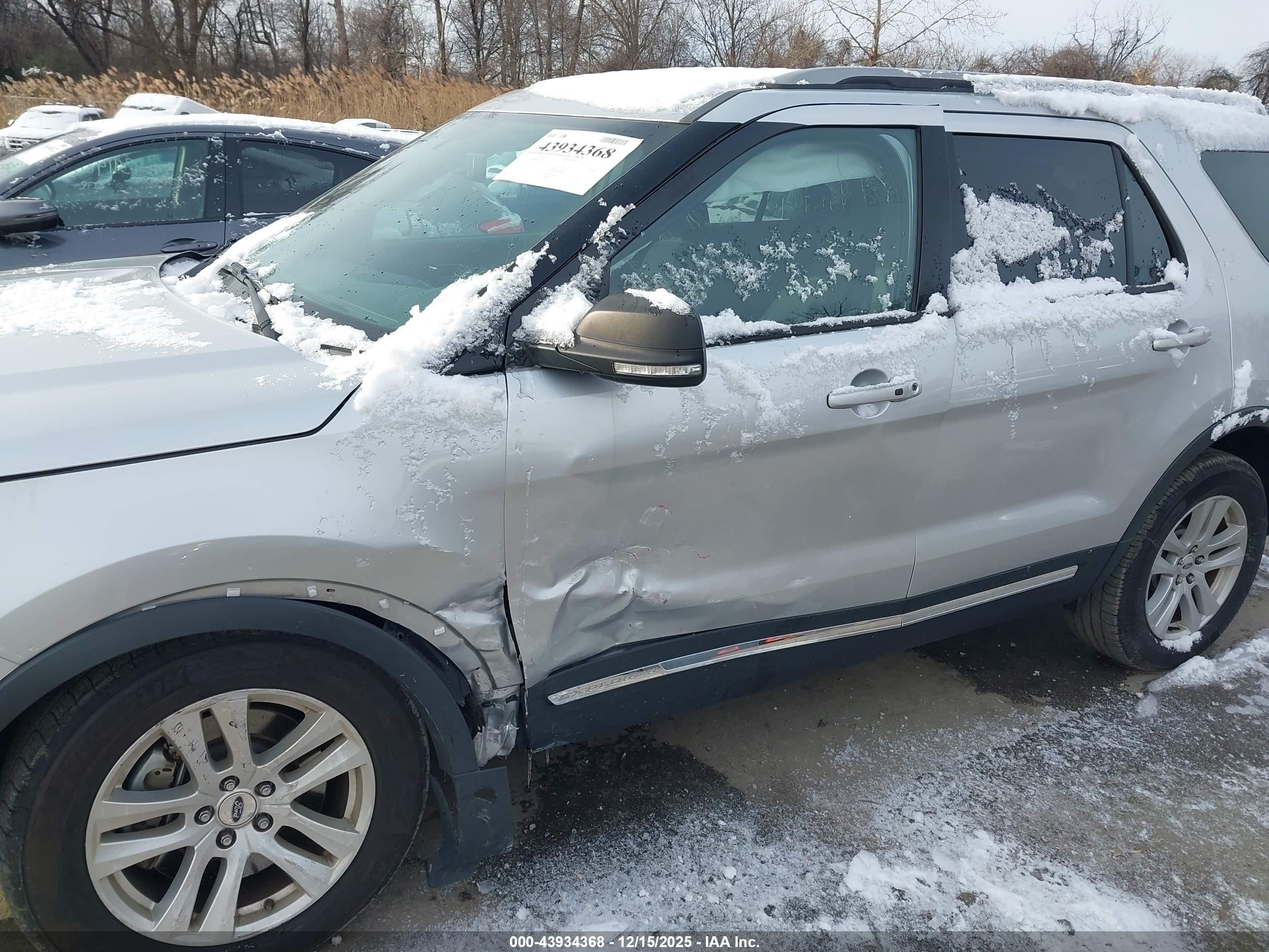 FORD EXPLORER image 6