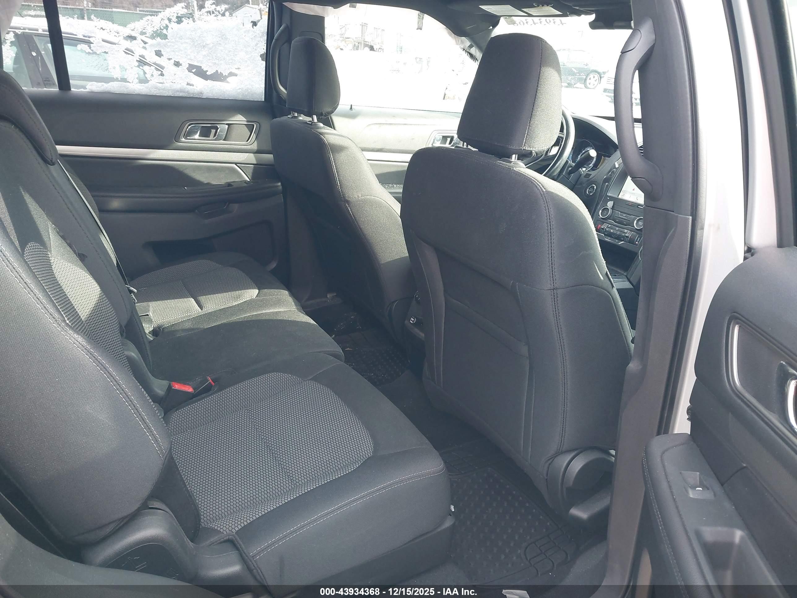 FORD EXPLORER image 8