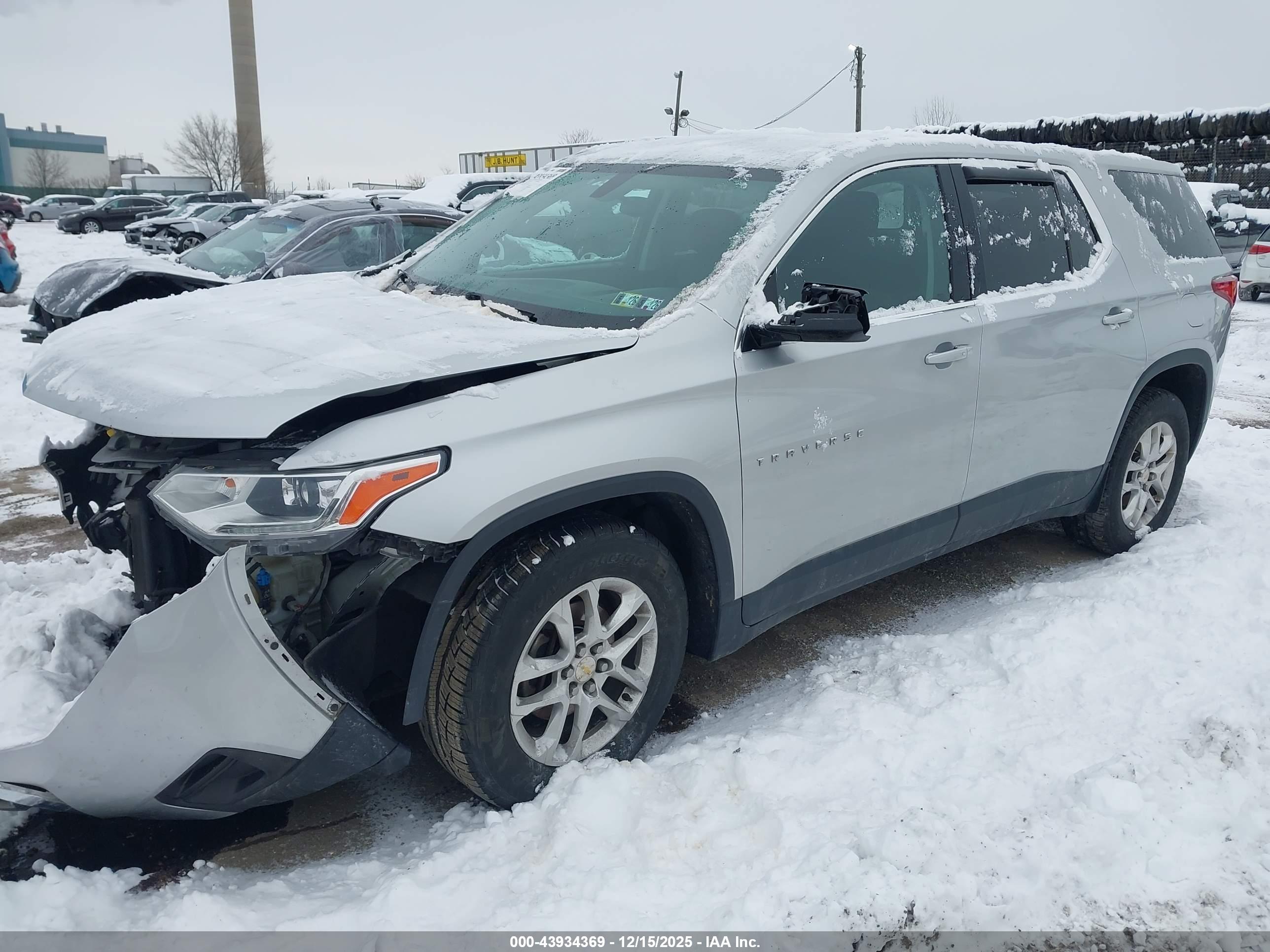 CHEVROLET TRAVERSE image 2