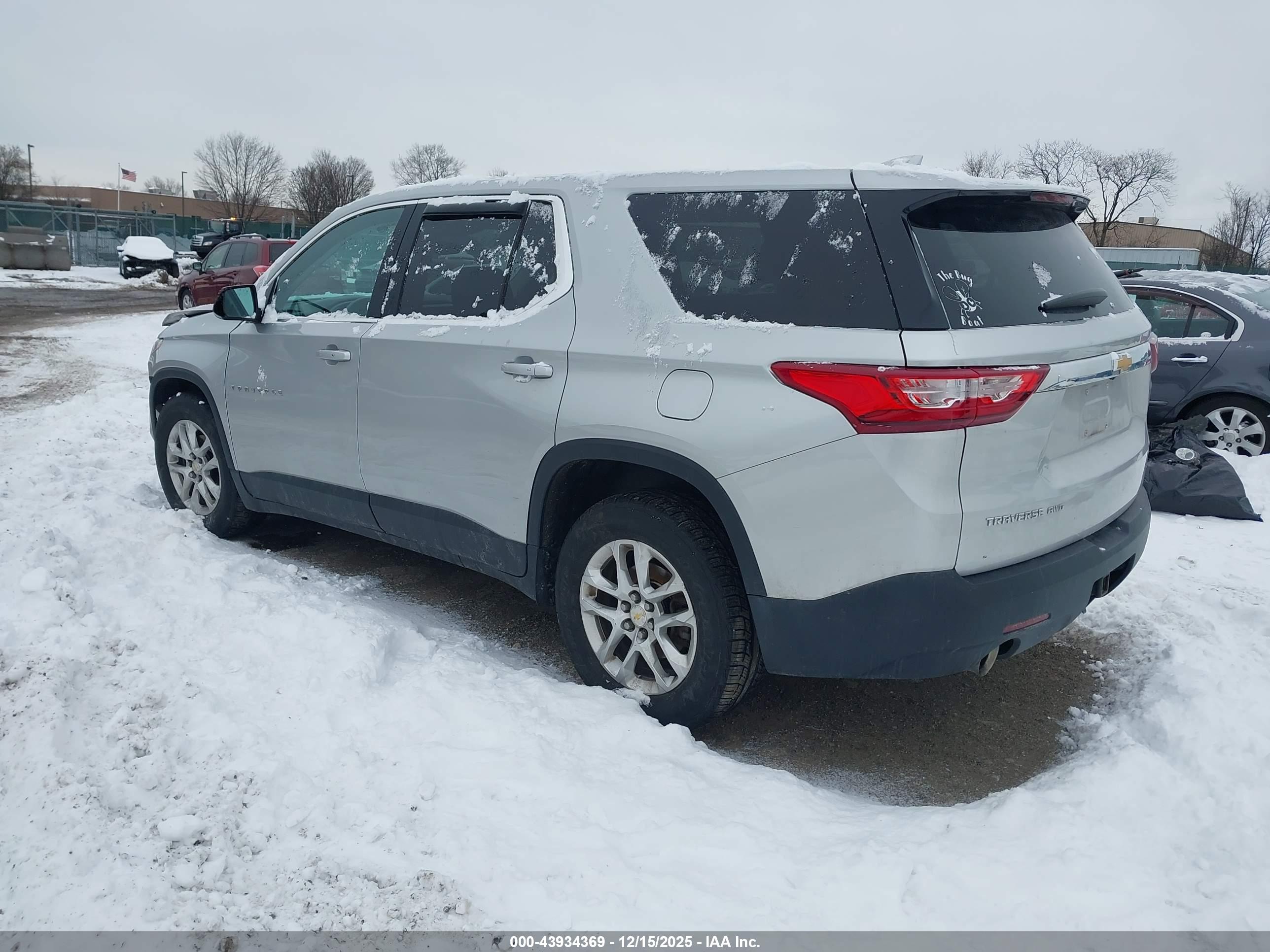CHEVROLET TRAVERSE image 3