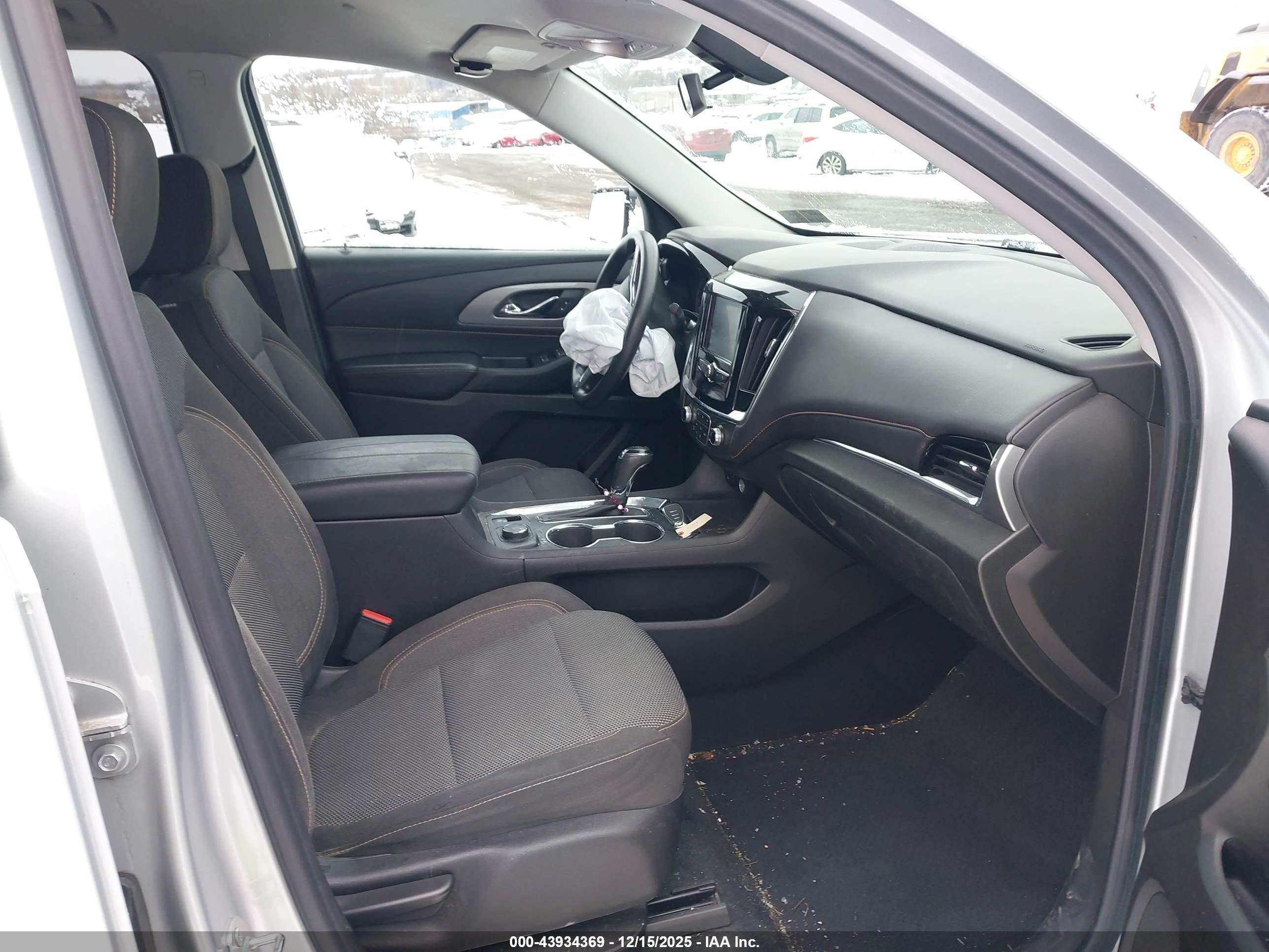 CHEVROLET TRAVERSE image 5