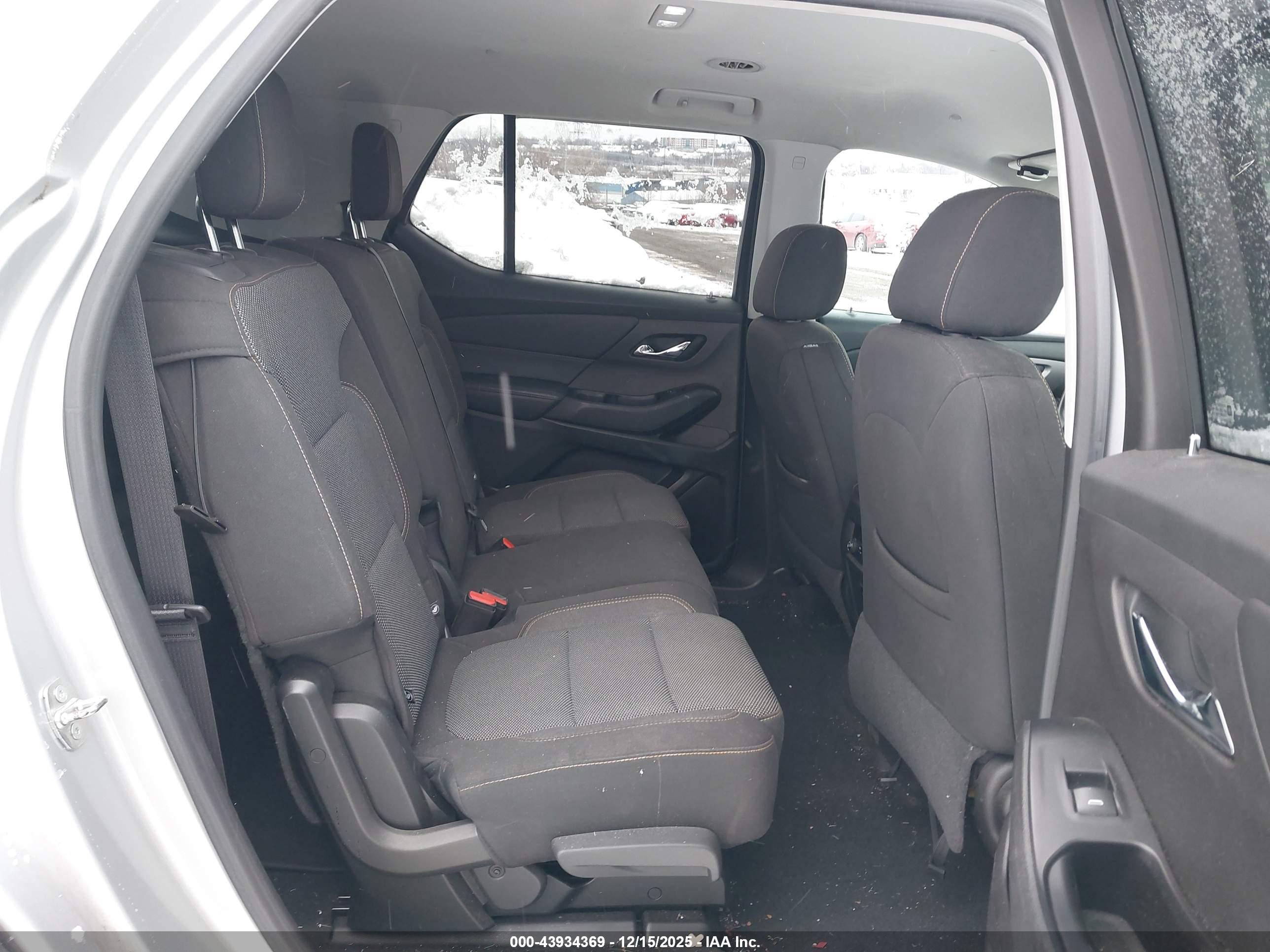 CHEVROLET TRAVERSE image 8