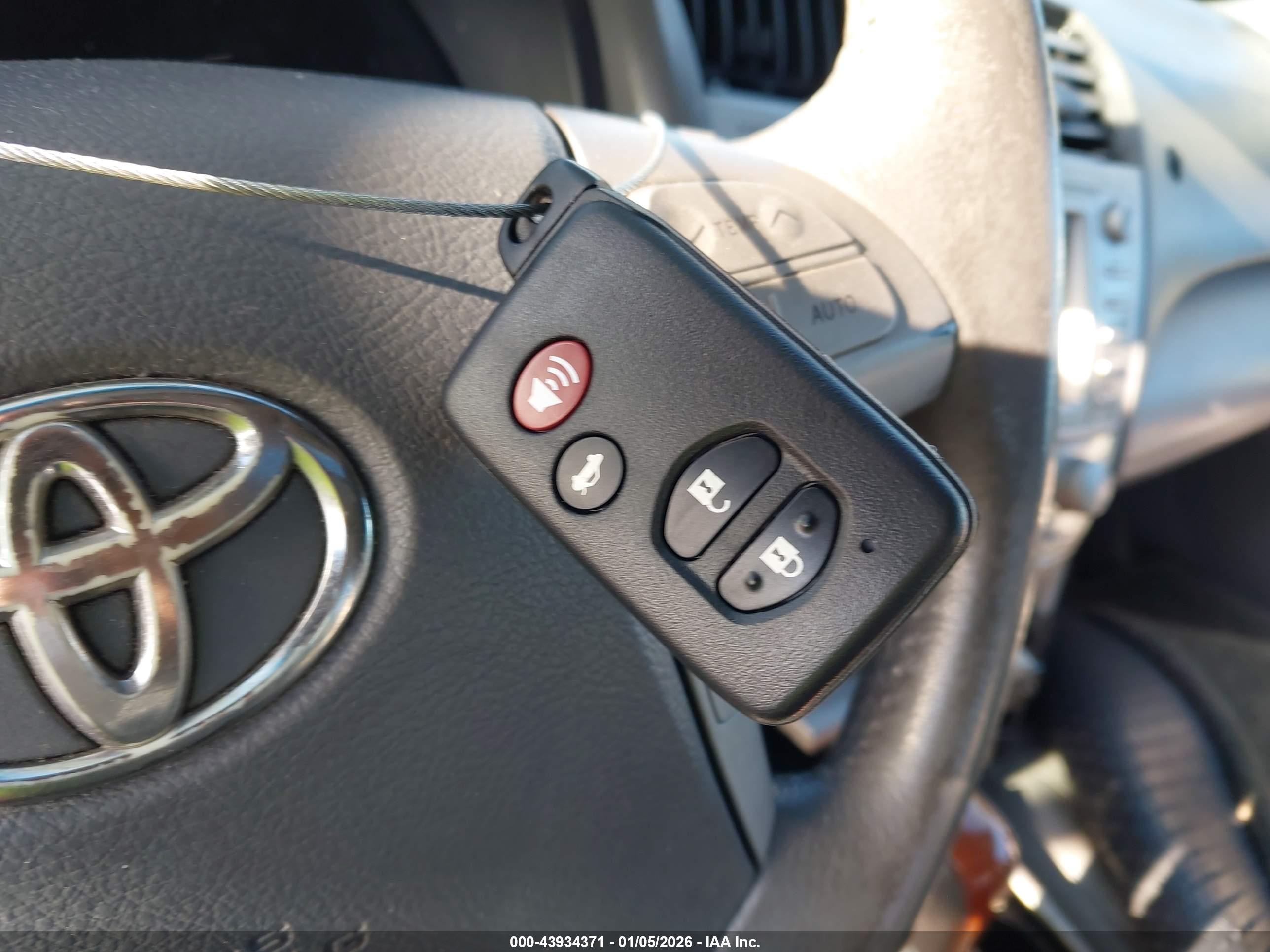 TOYOTA CAMRY image 11