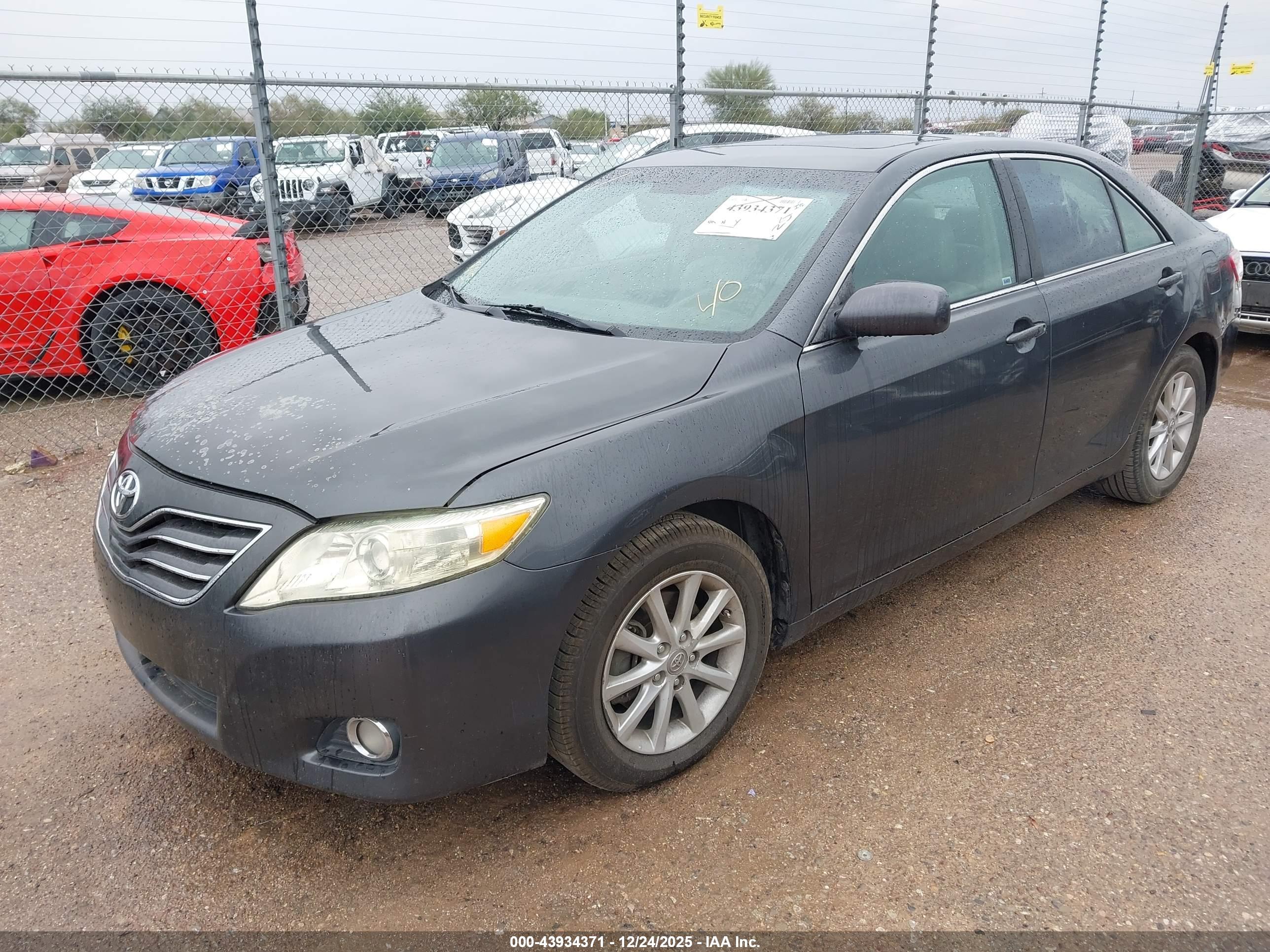 TOYOTA CAMRY image 2