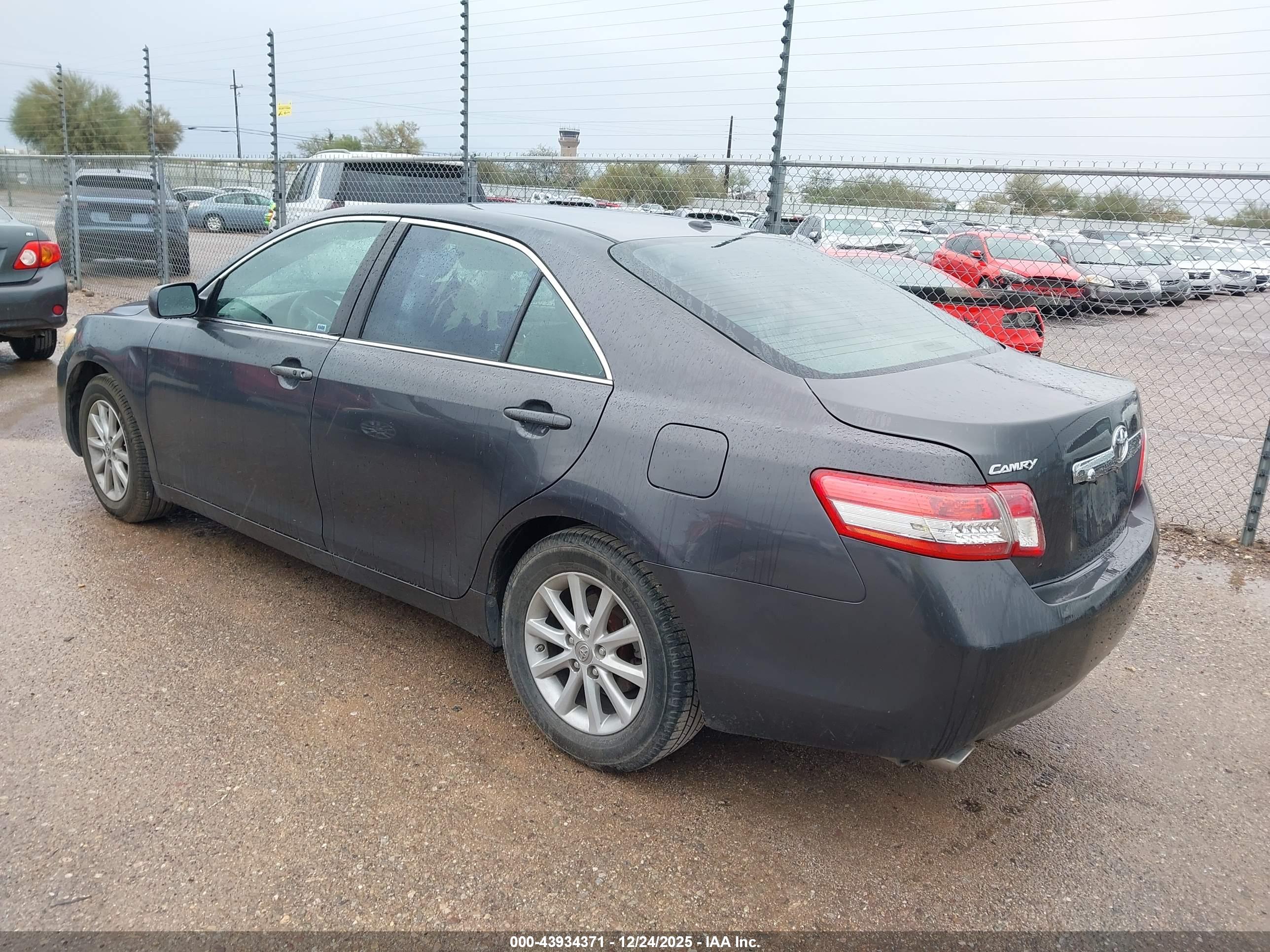 TOYOTA CAMRY image 3