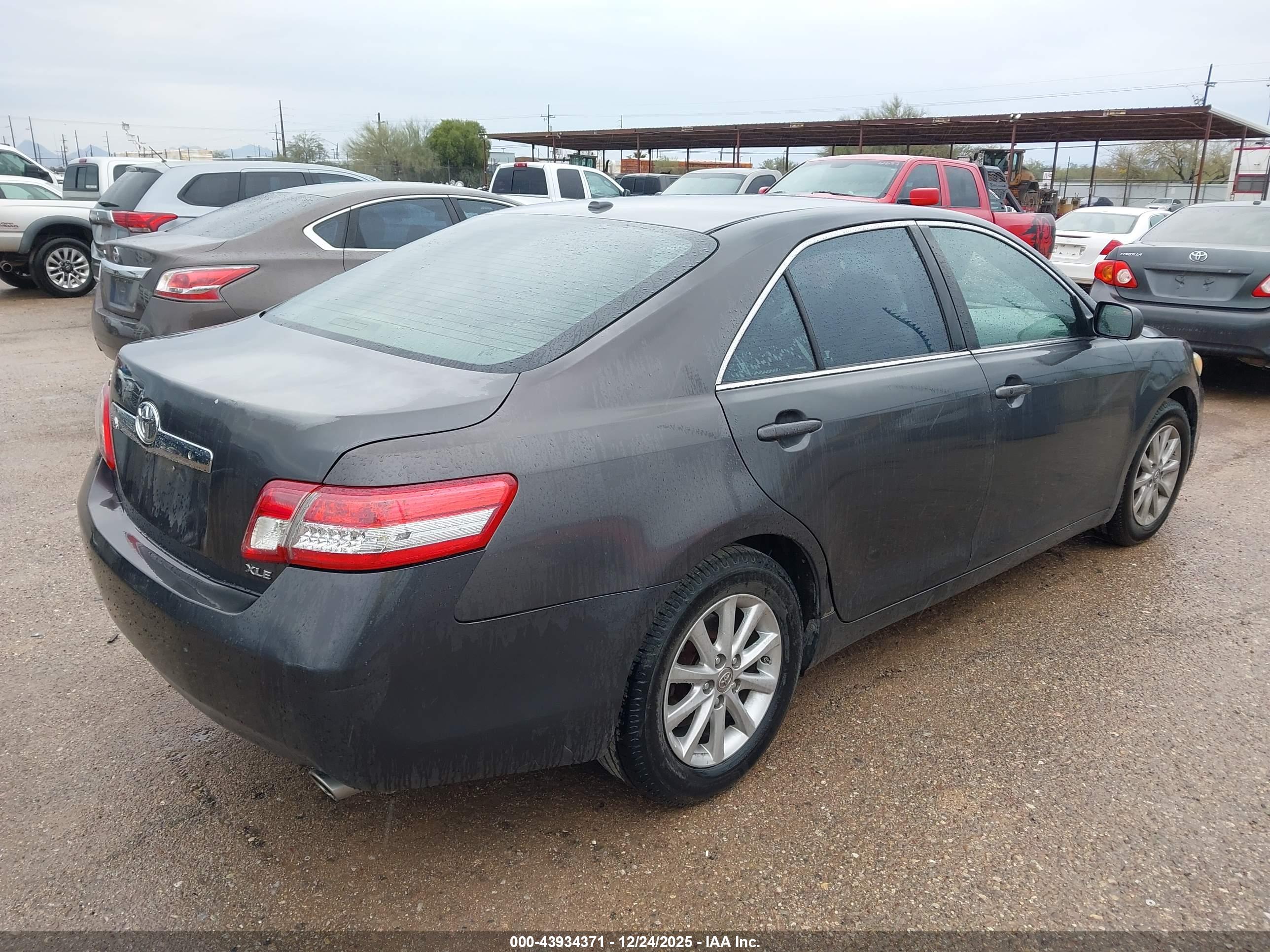 TOYOTA CAMRY image 4