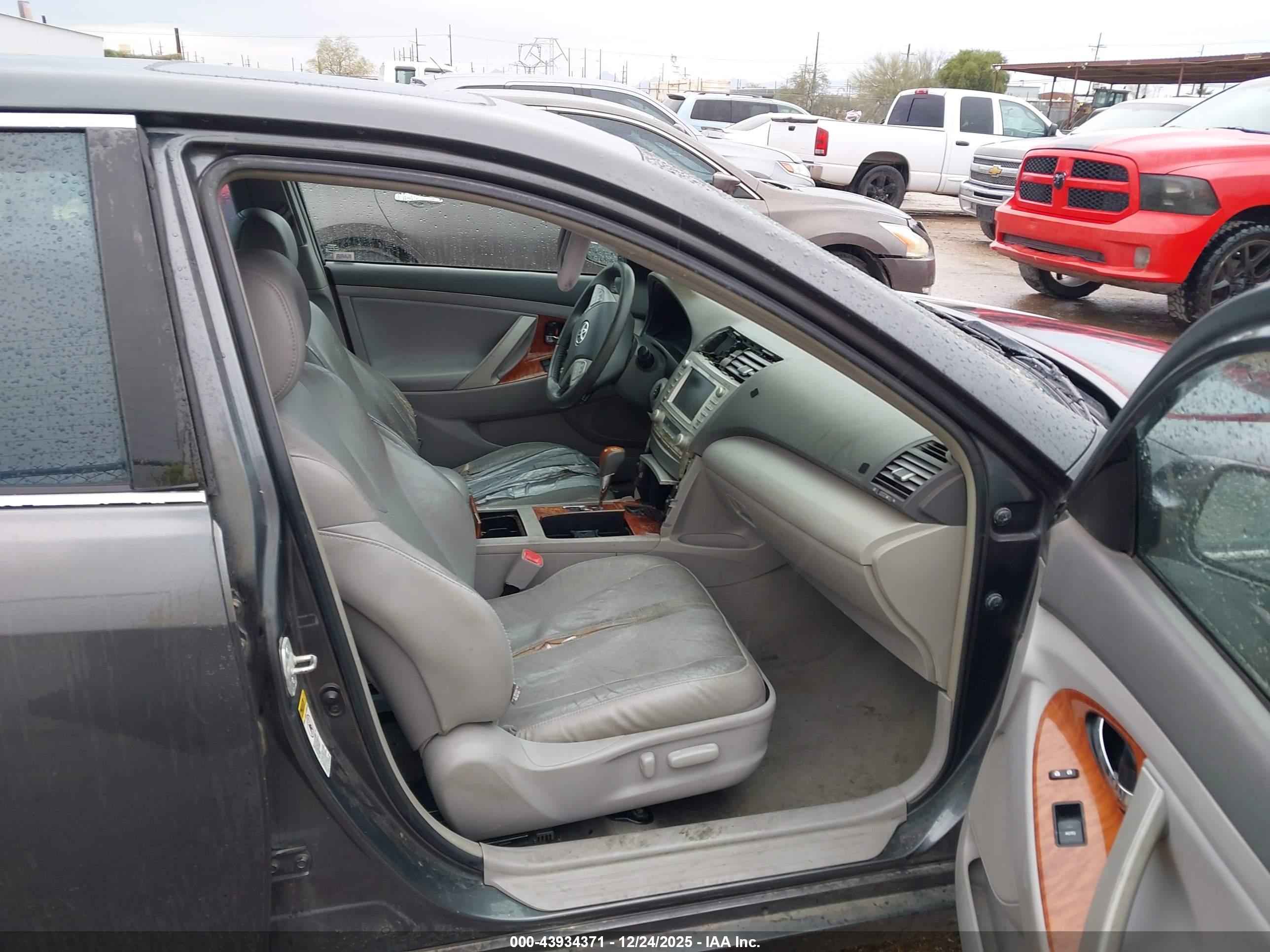 TOYOTA CAMRY image 5