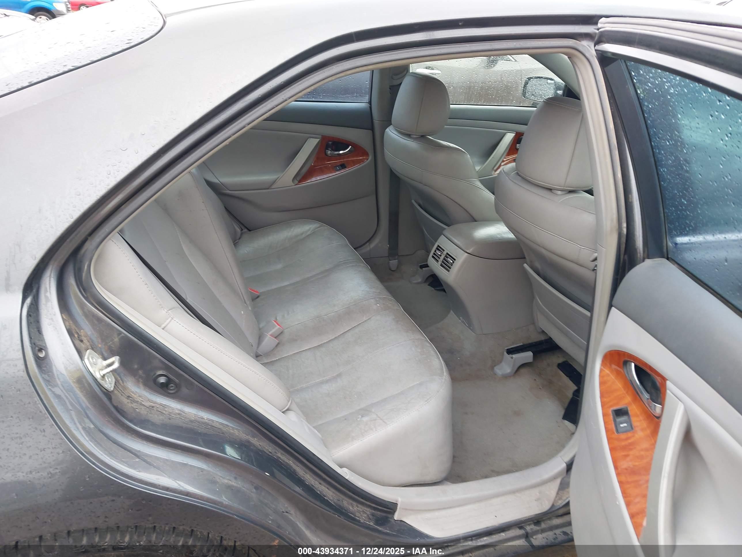 TOYOTA CAMRY image 8