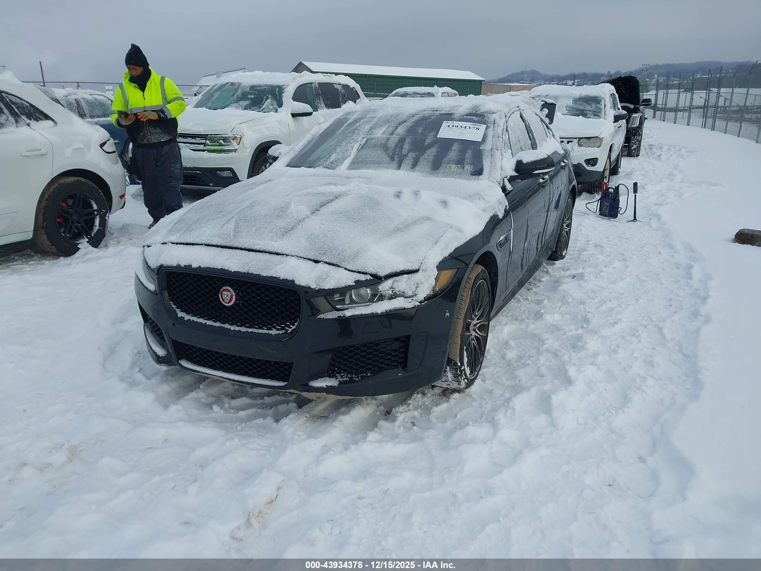 JAGUAR XE image 2
