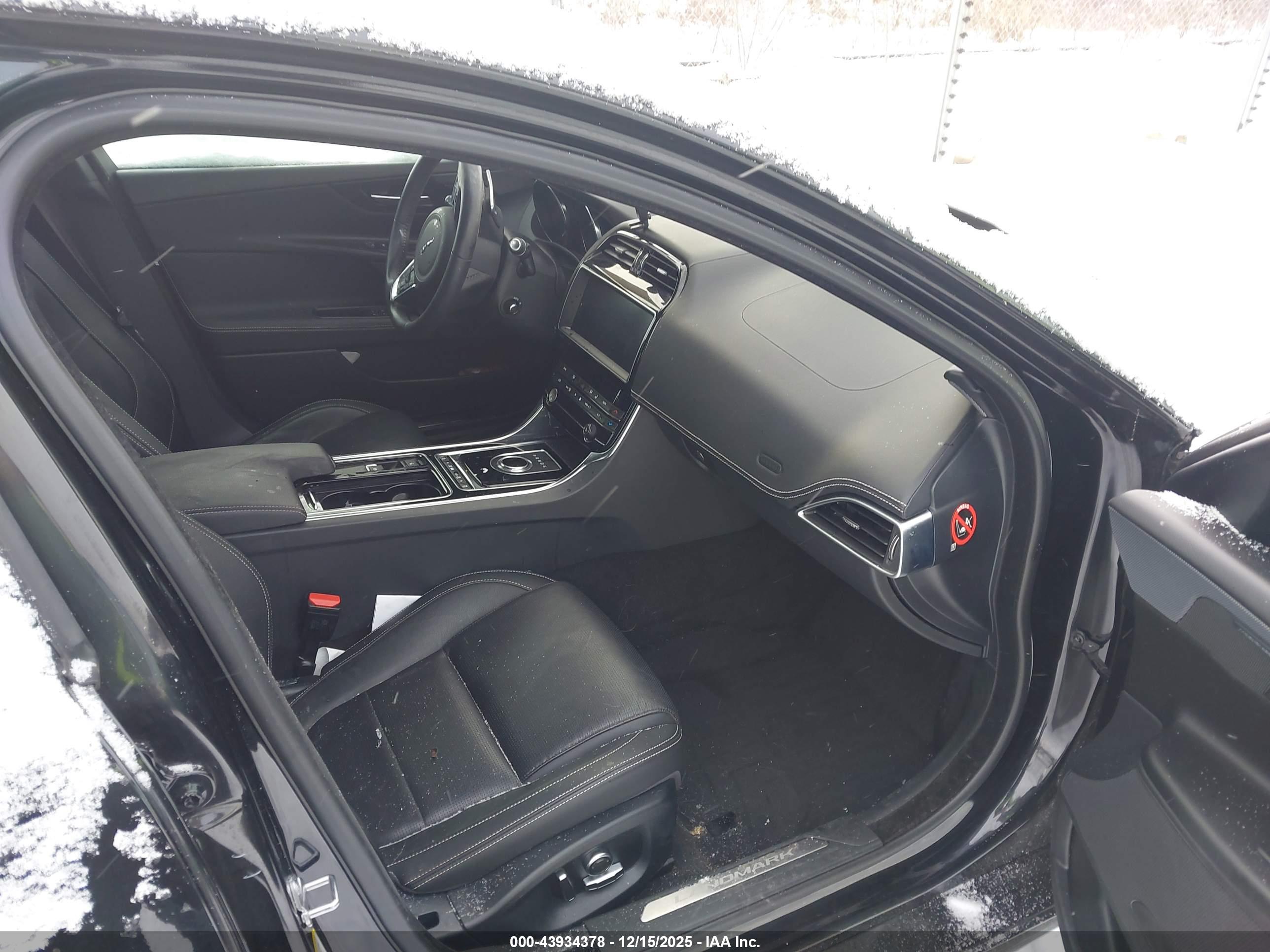 JAGUAR XE image 5