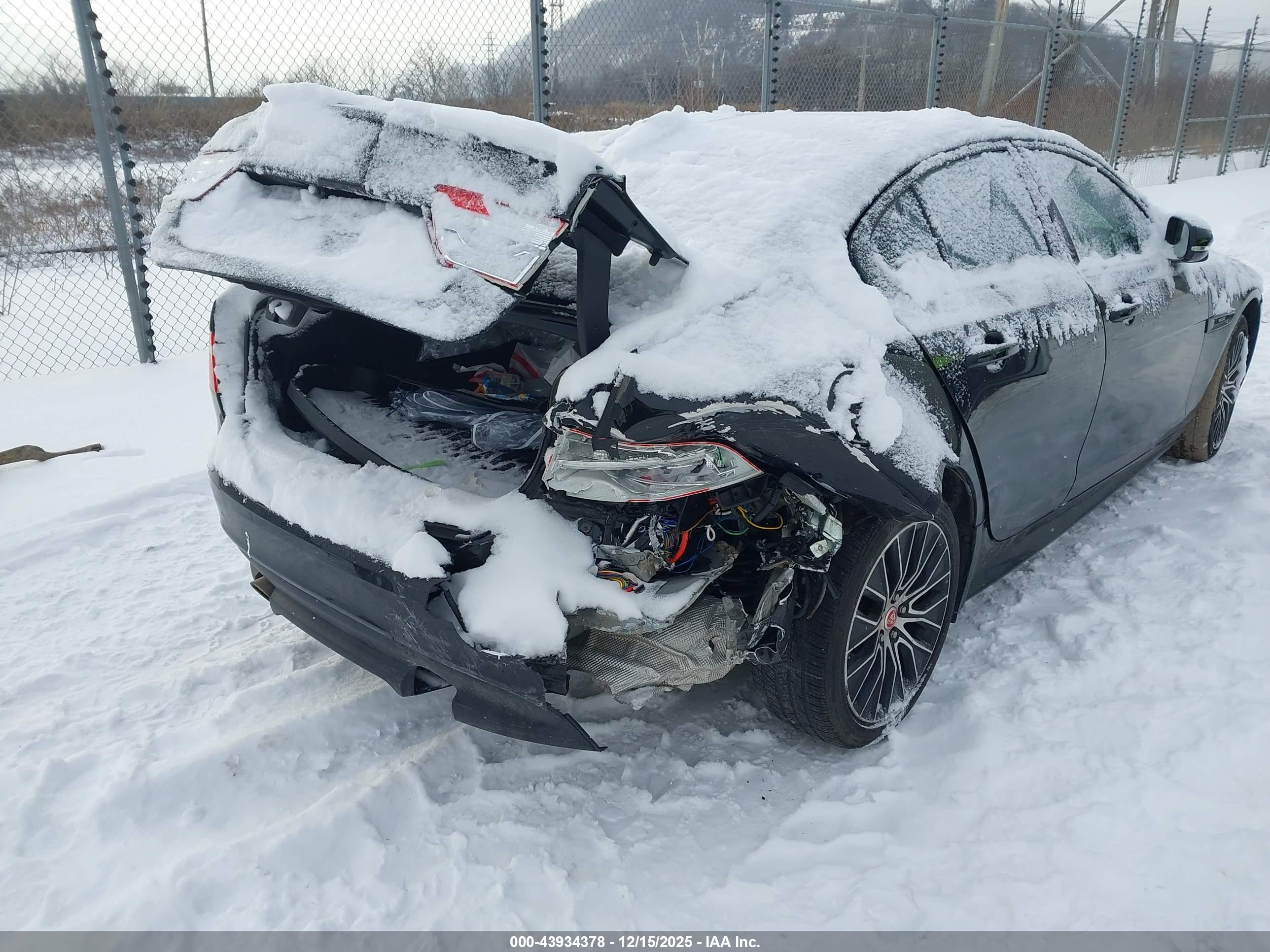 JAGUAR XE image 6