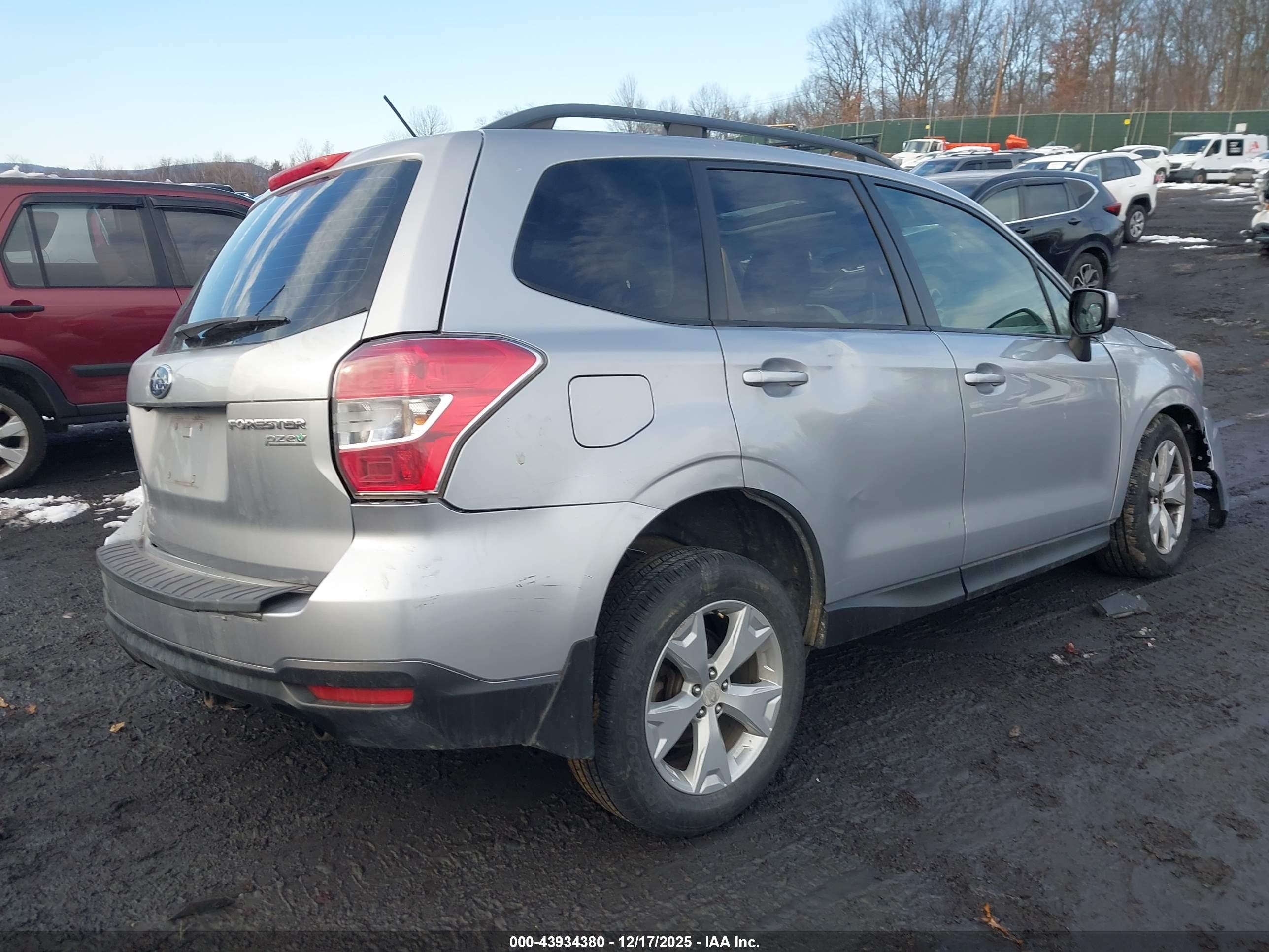 SUBARU FORESTER image 4