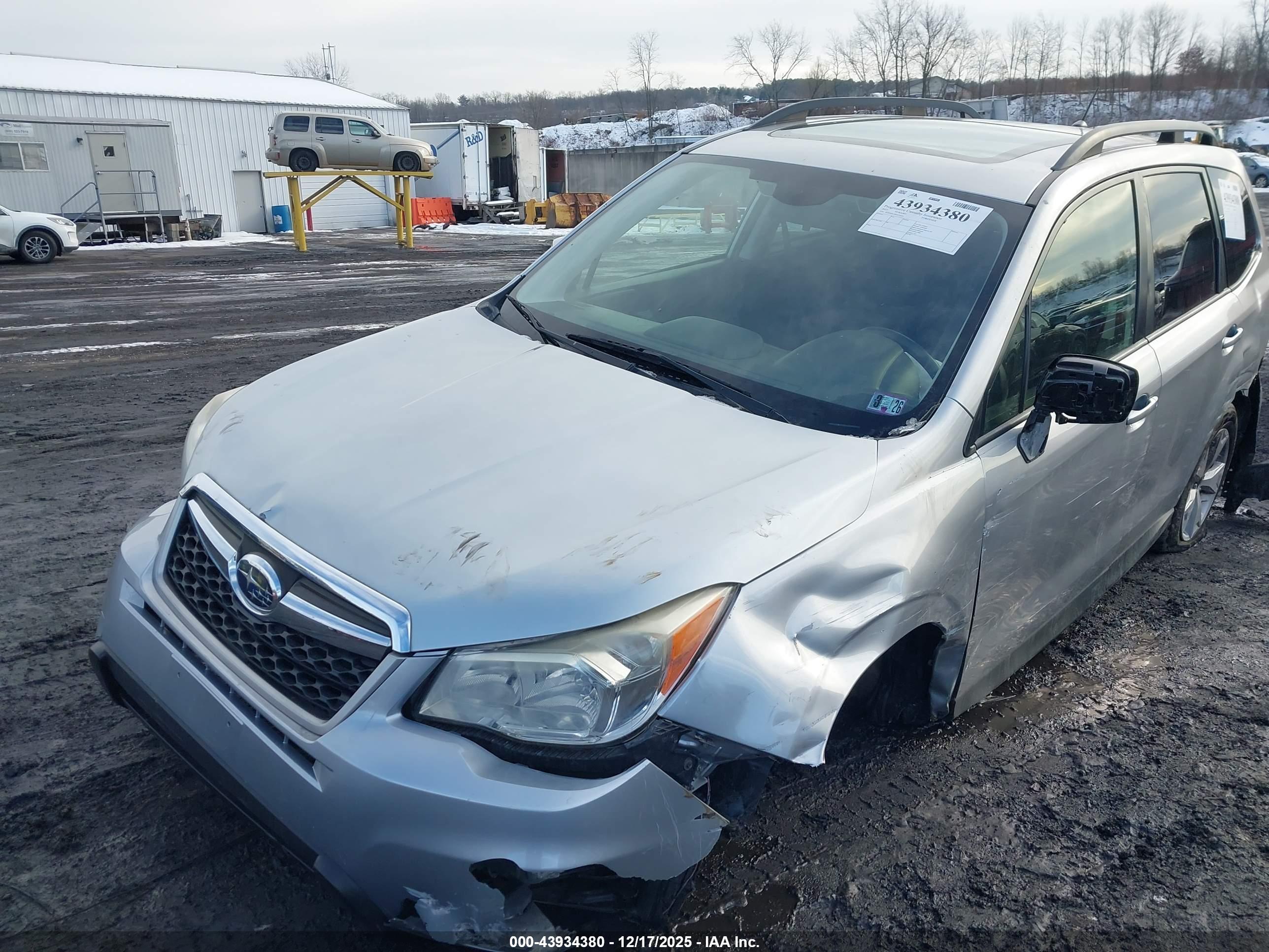 SUBARU FORESTER image 6