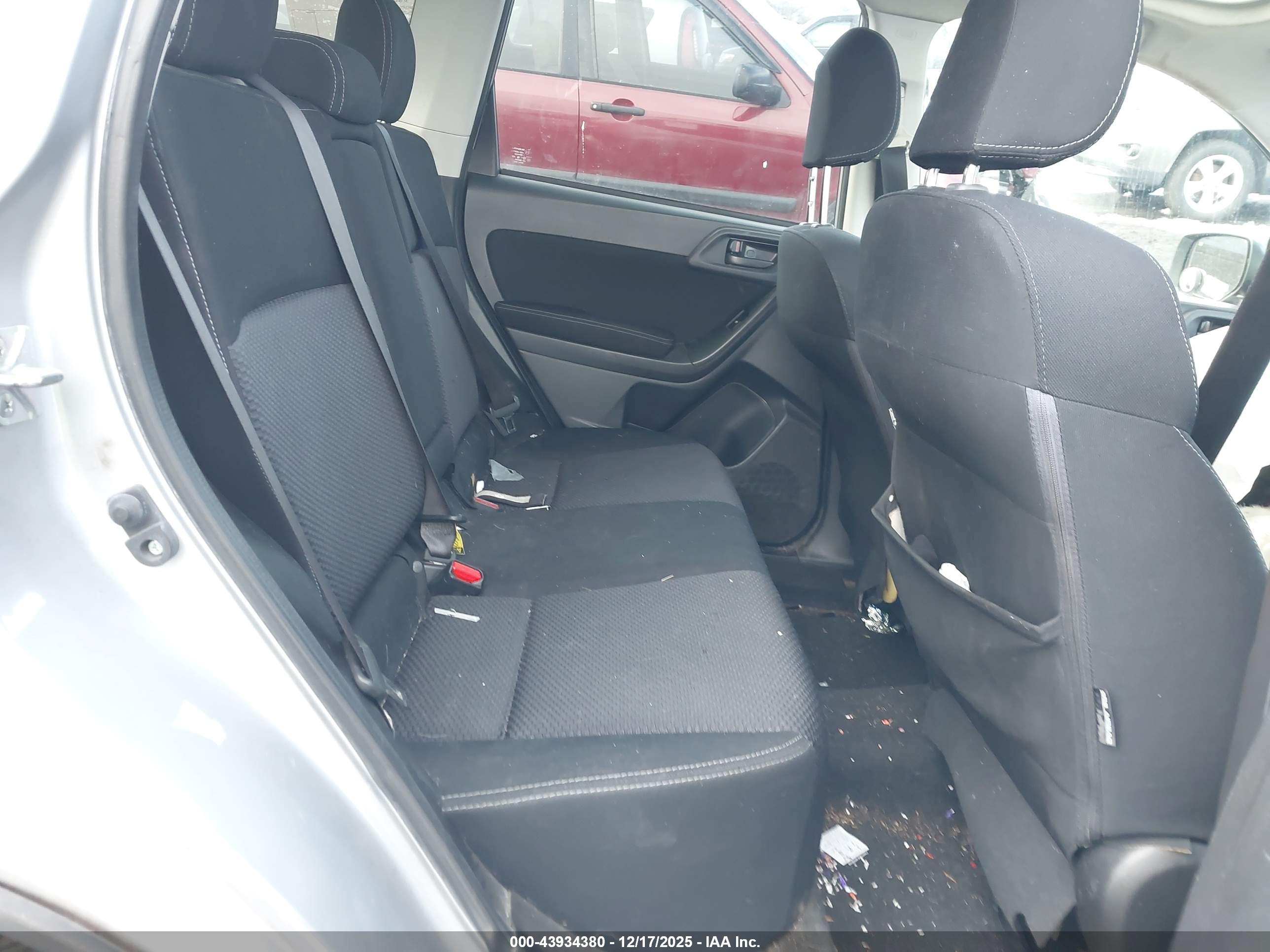 SUBARU FORESTER image 8
