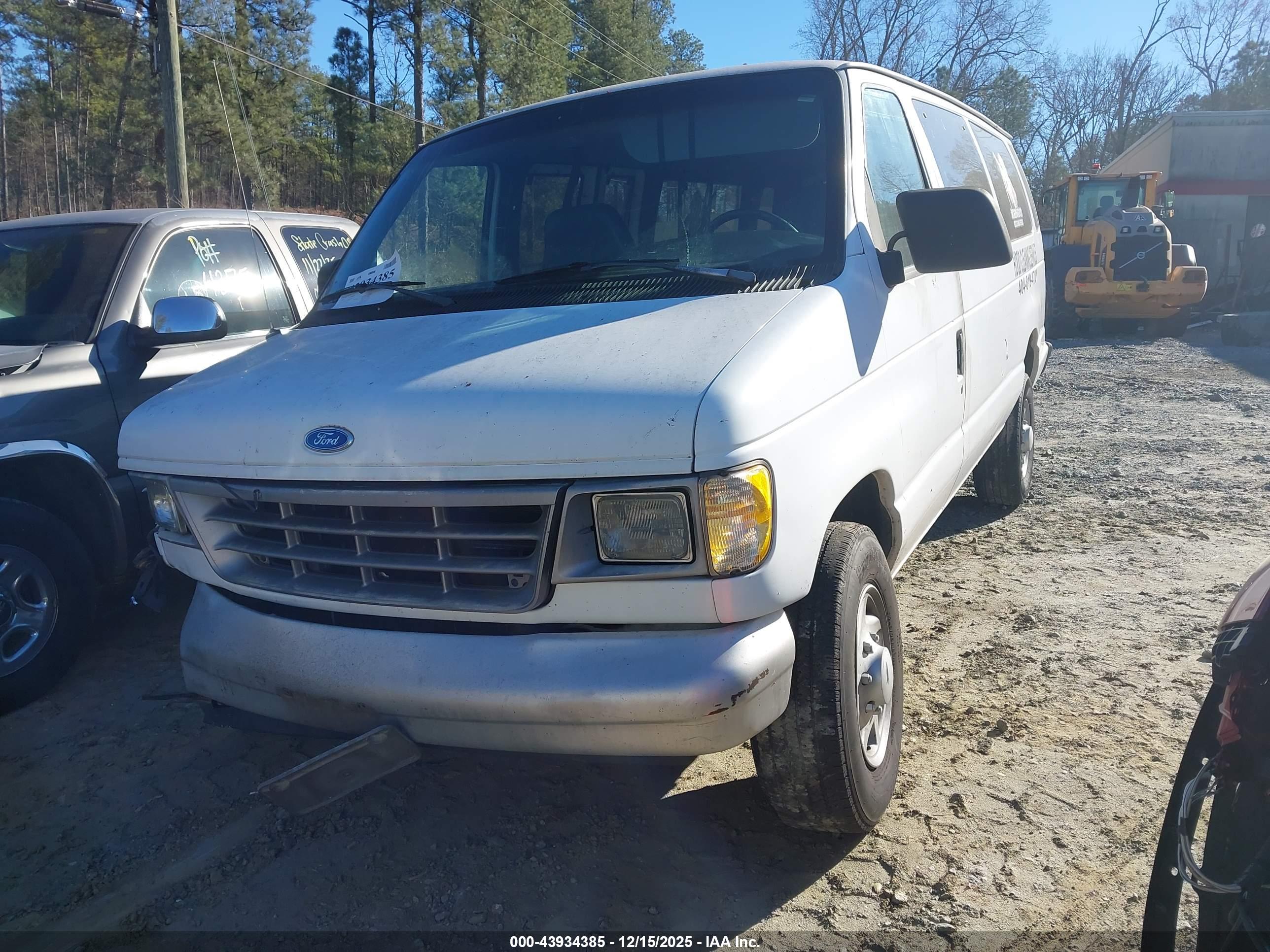 FORD ECONOLINE image 2