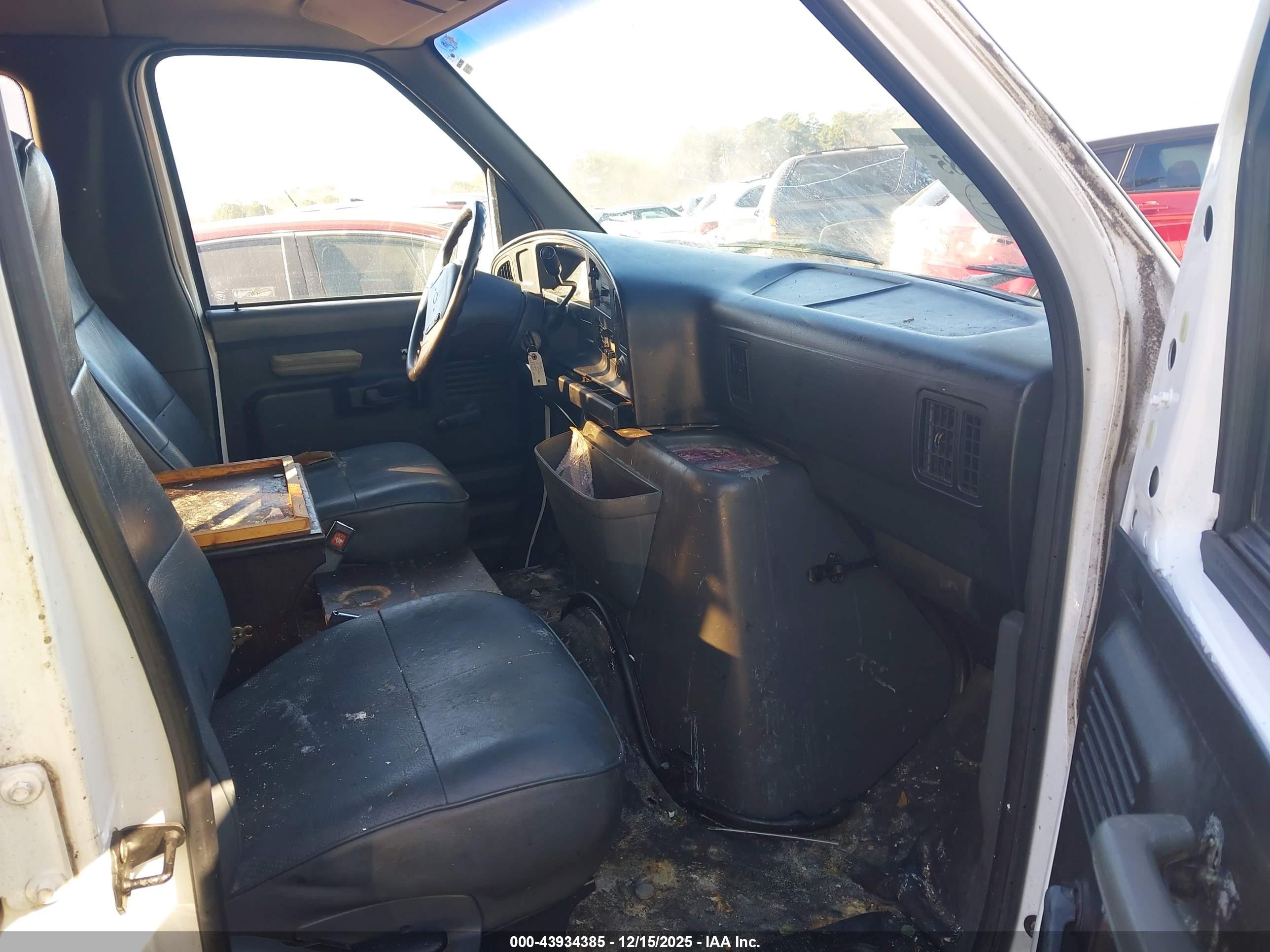 FORD ECONOLINE image 5