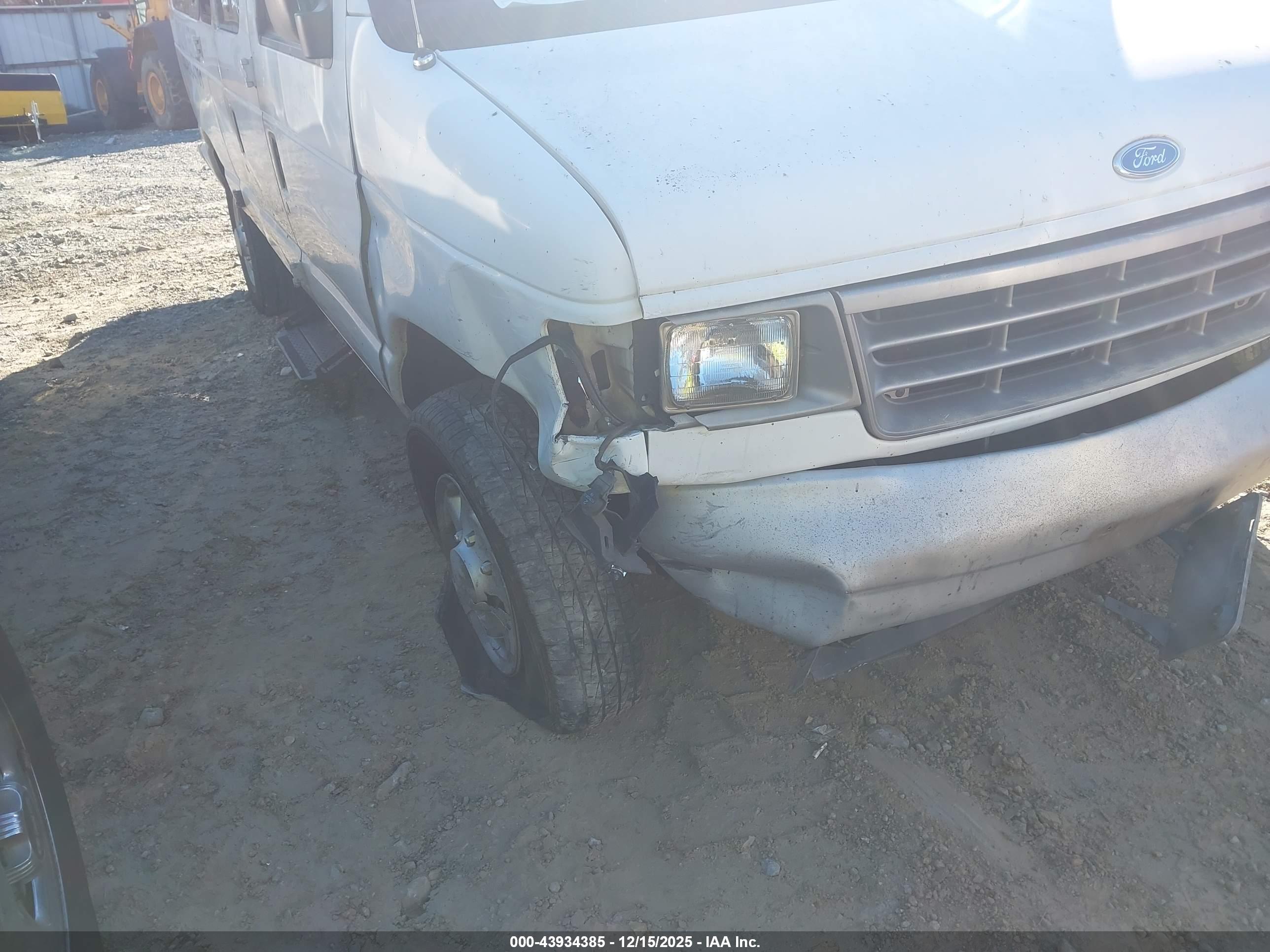 FORD ECONOLINE image 6