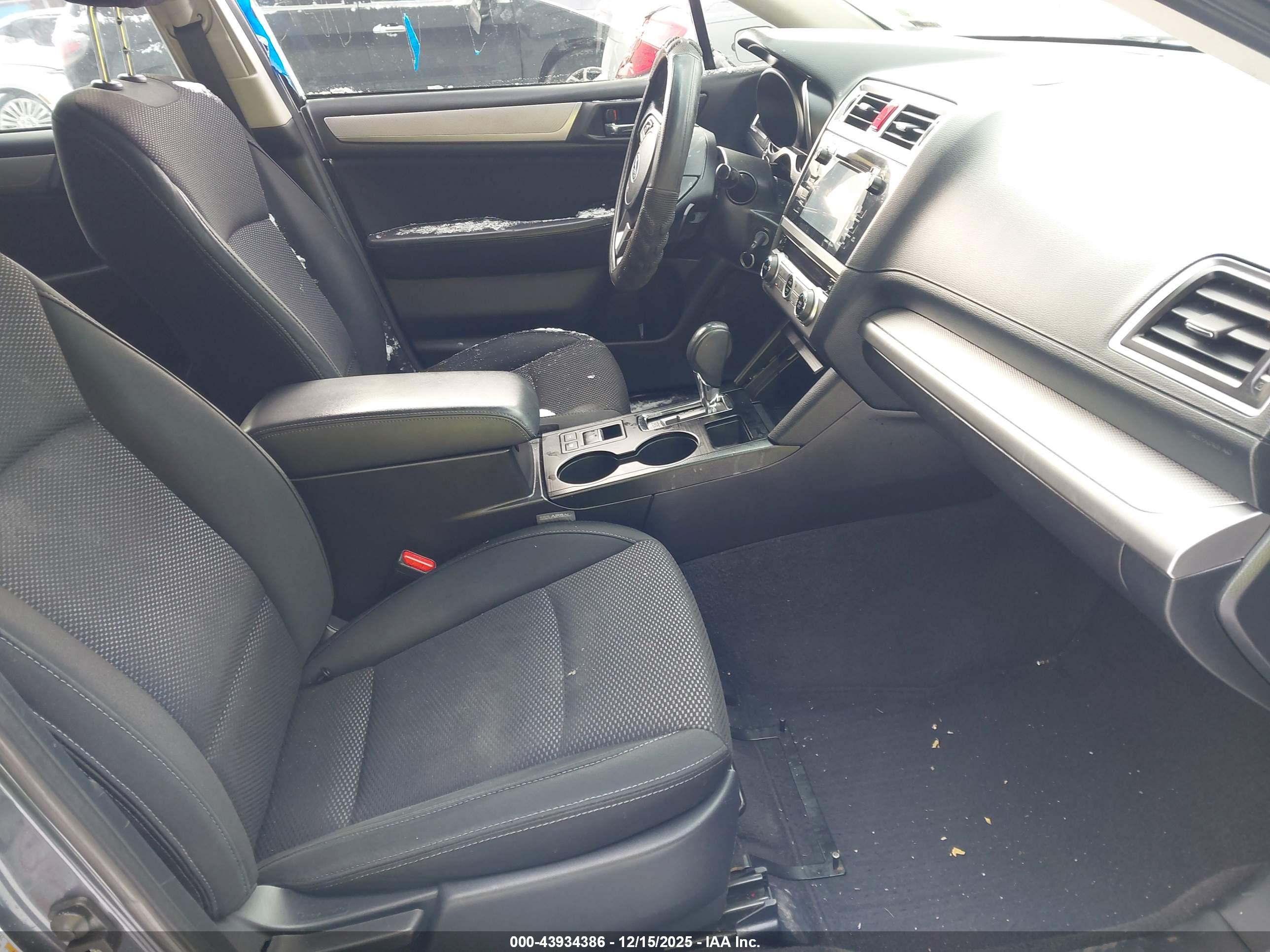 SUBARU OUTBACK image 5