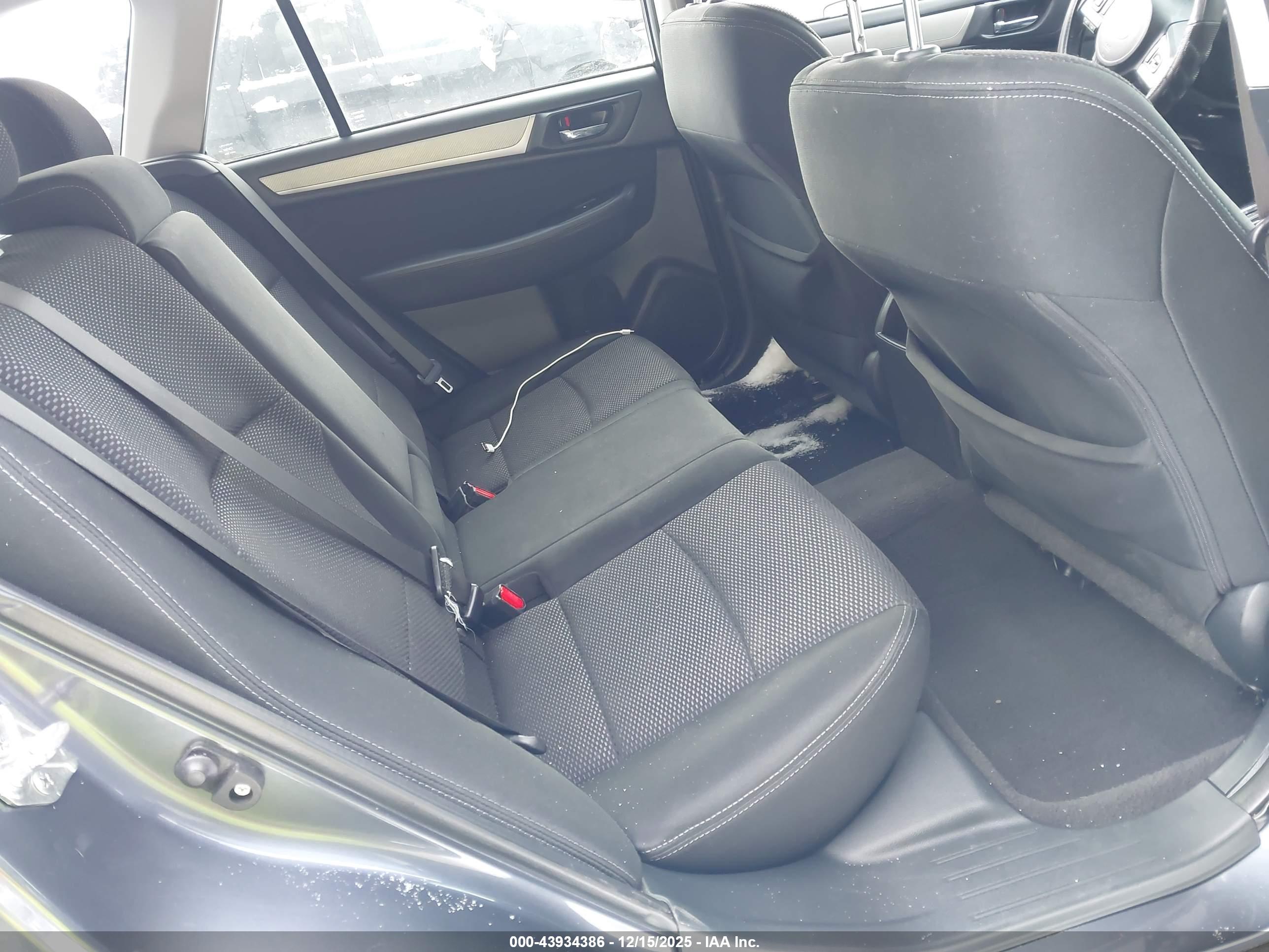 SUBARU OUTBACK image 8