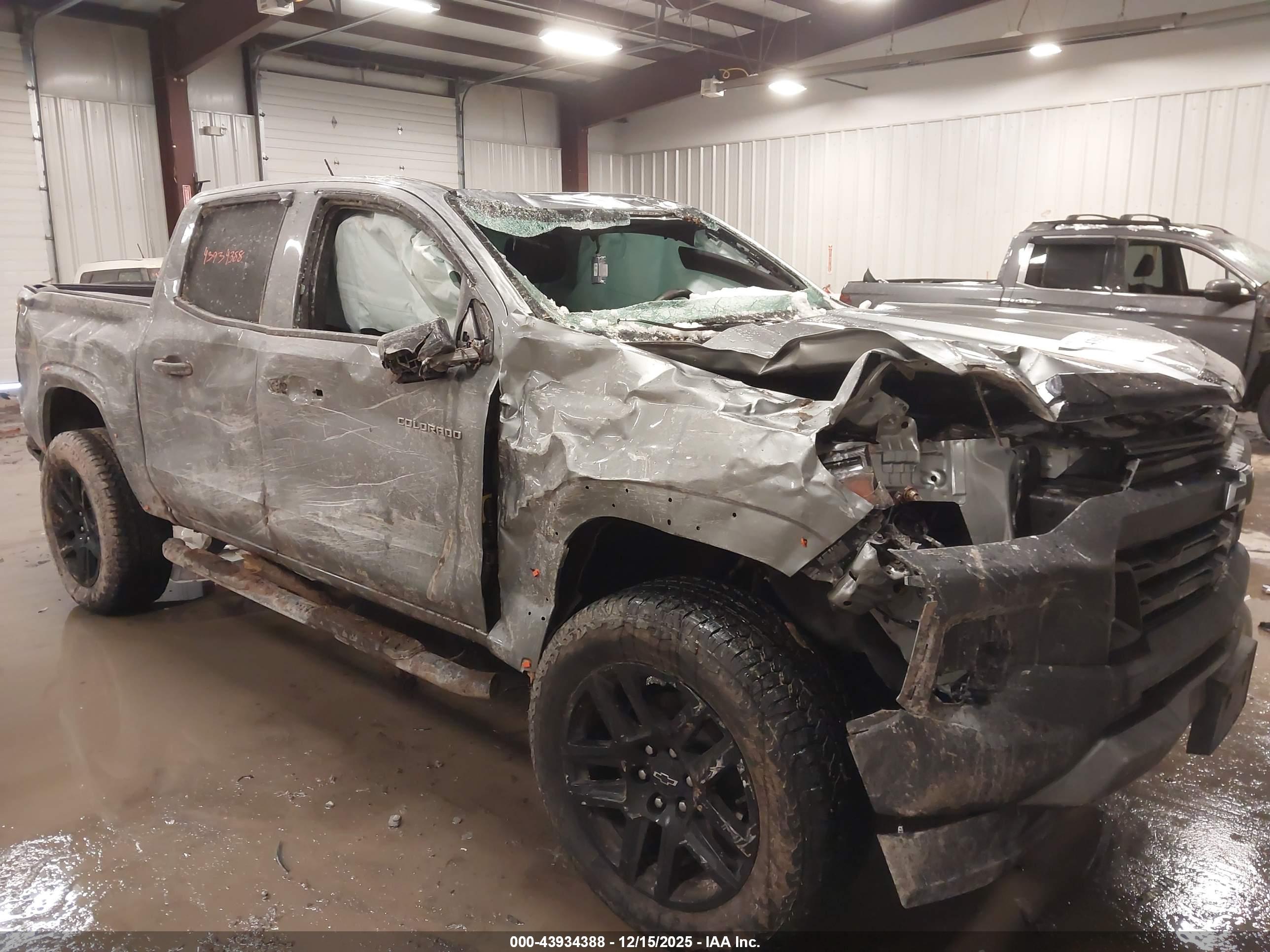 CHEVROLET COLORADO image 6
