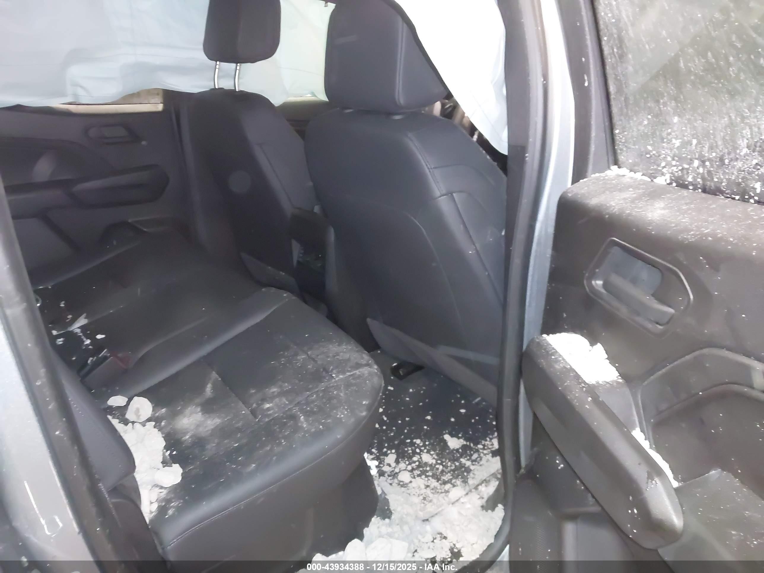 CHEVROLET COLORADO image 8