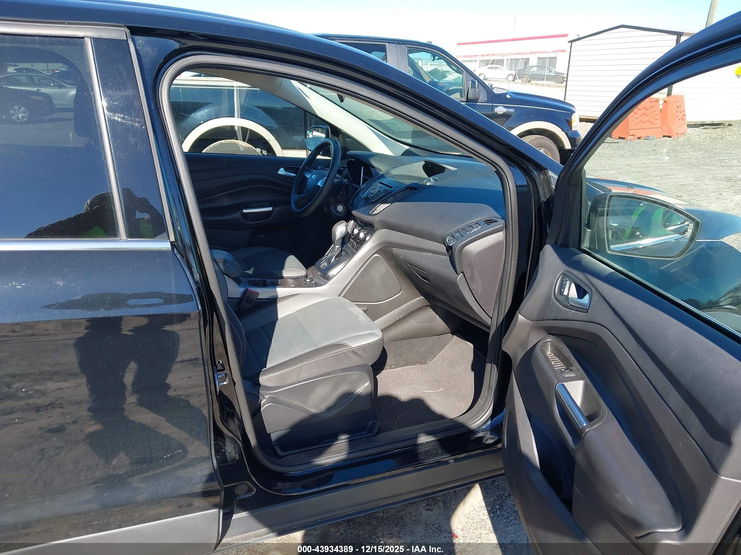 FORD ESCAPE image 5