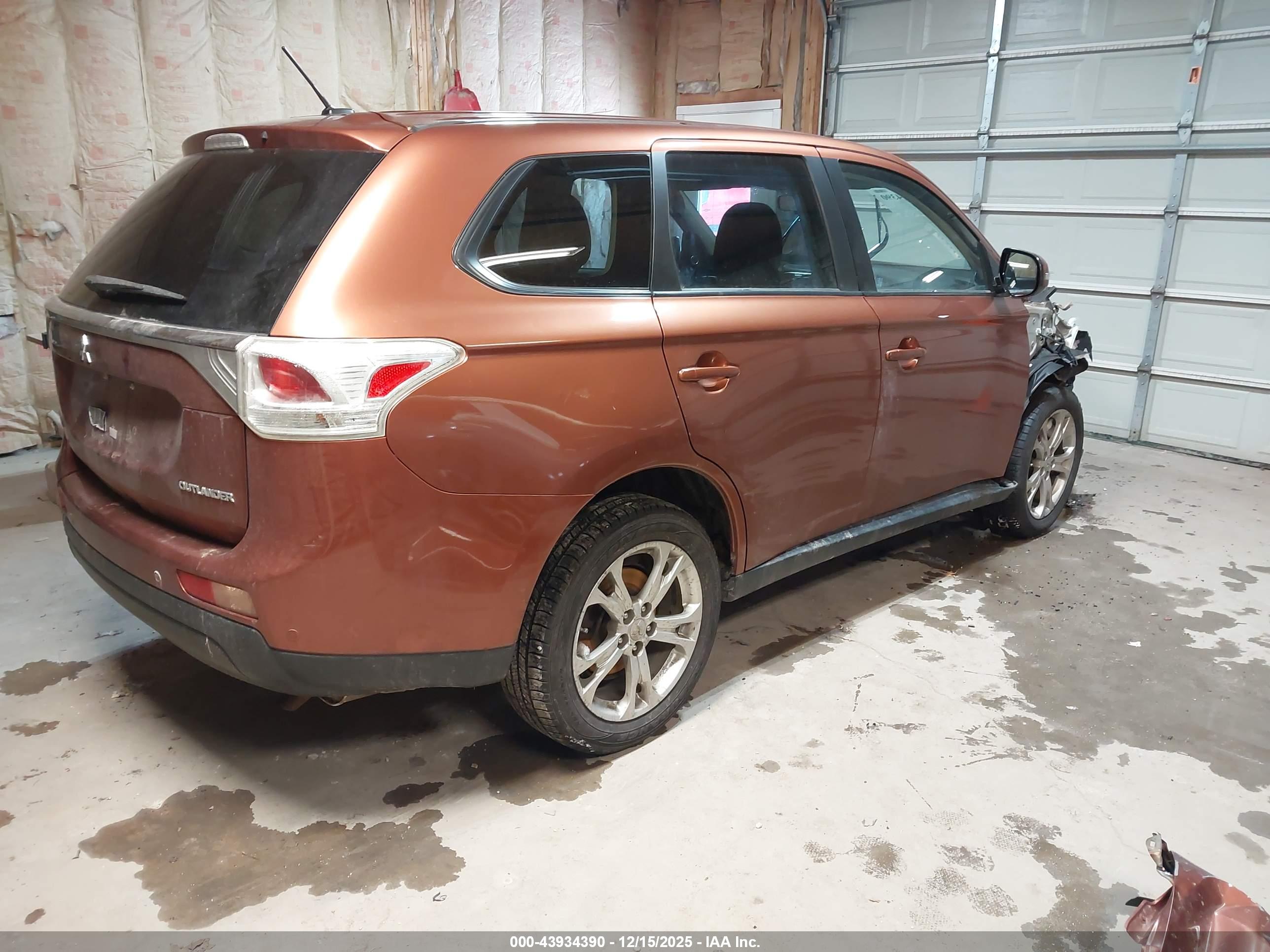MITSUBISHI OUTLANDER image 4