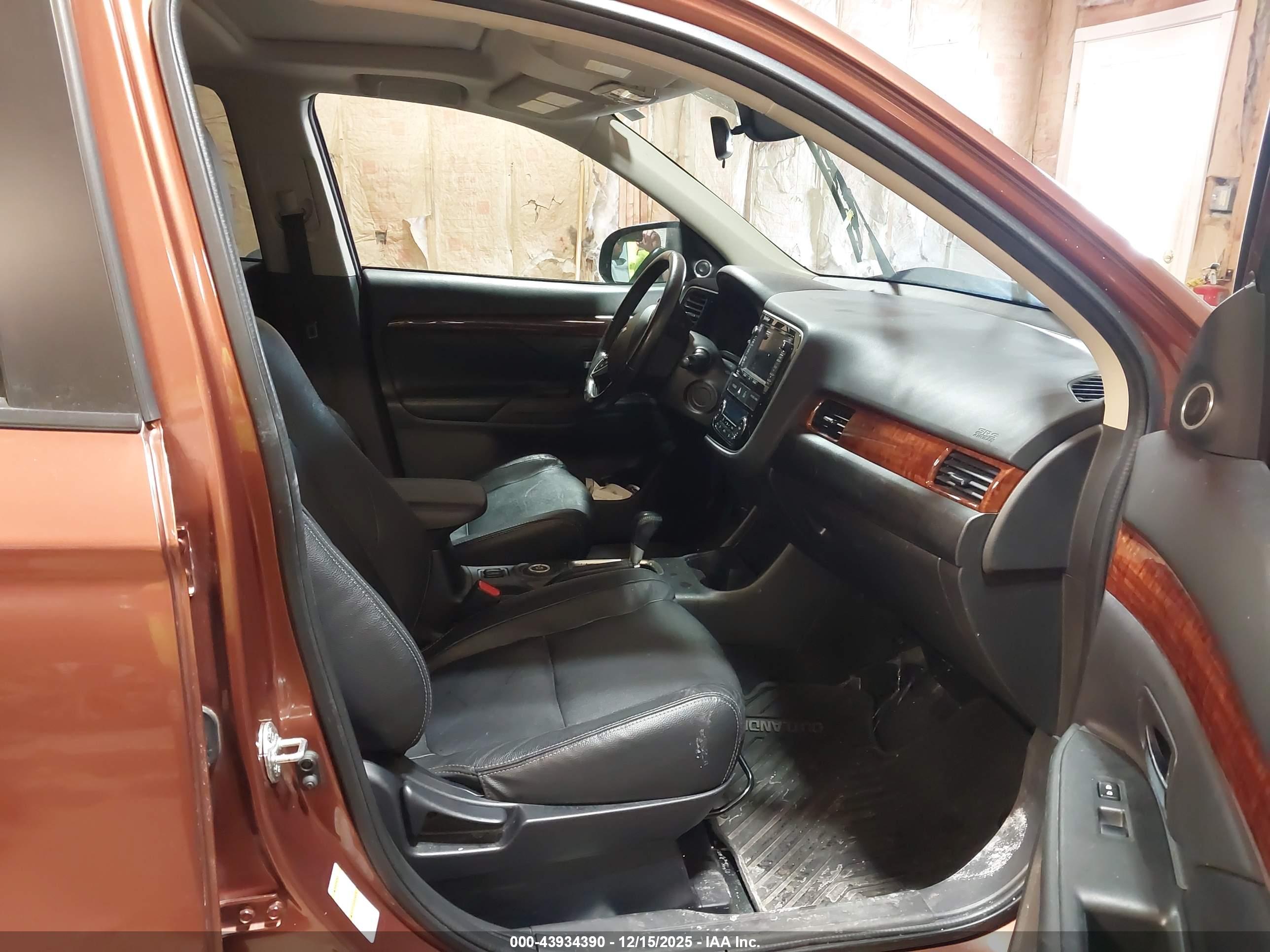 MITSUBISHI OUTLANDER image 5