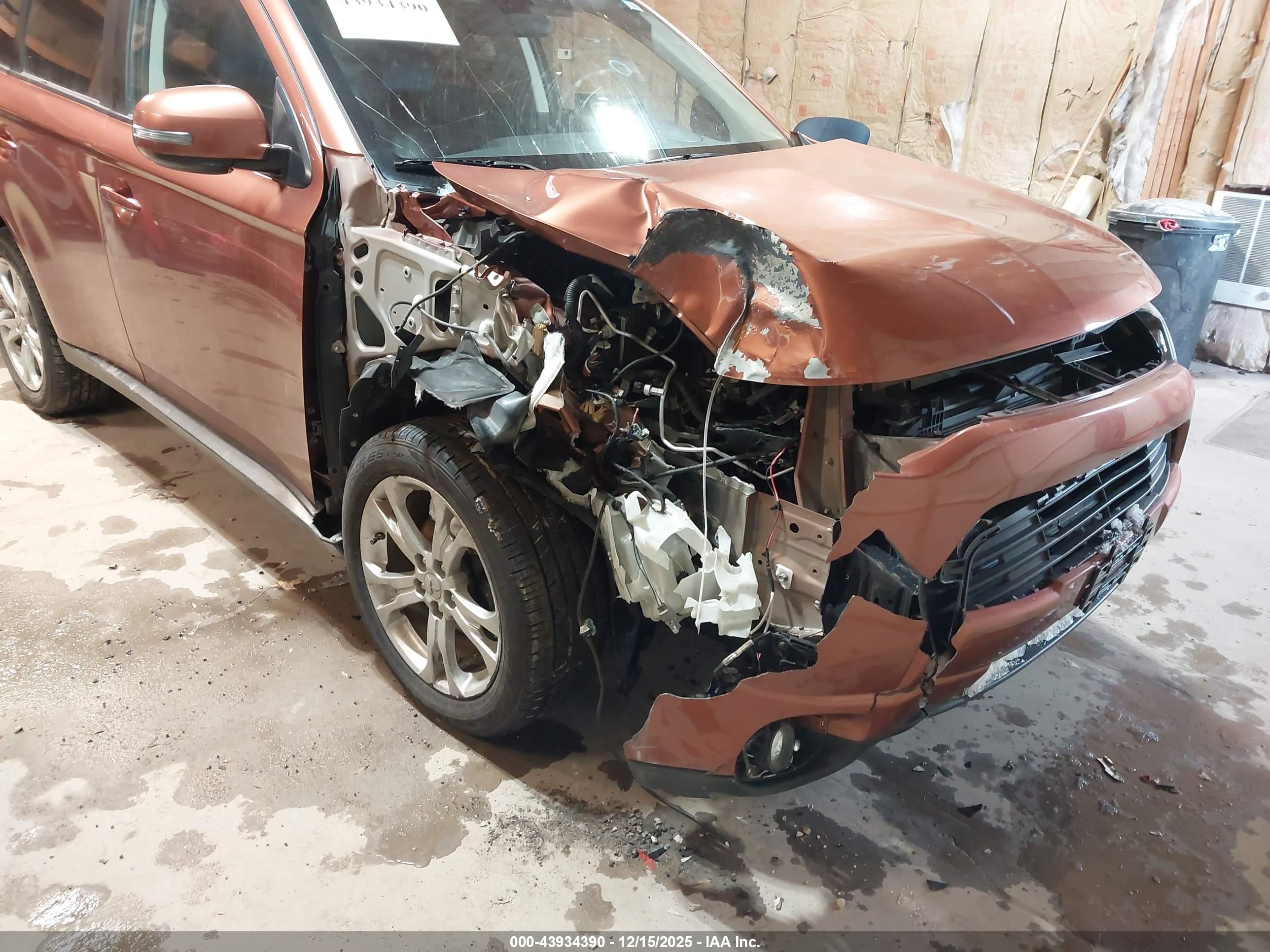 MITSUBISHI OUTLANDER image 6