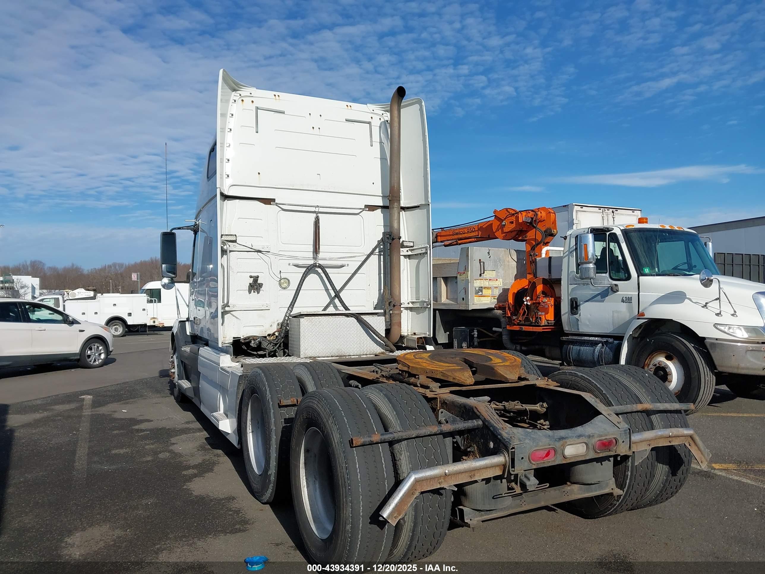 VOLVO VN image 3