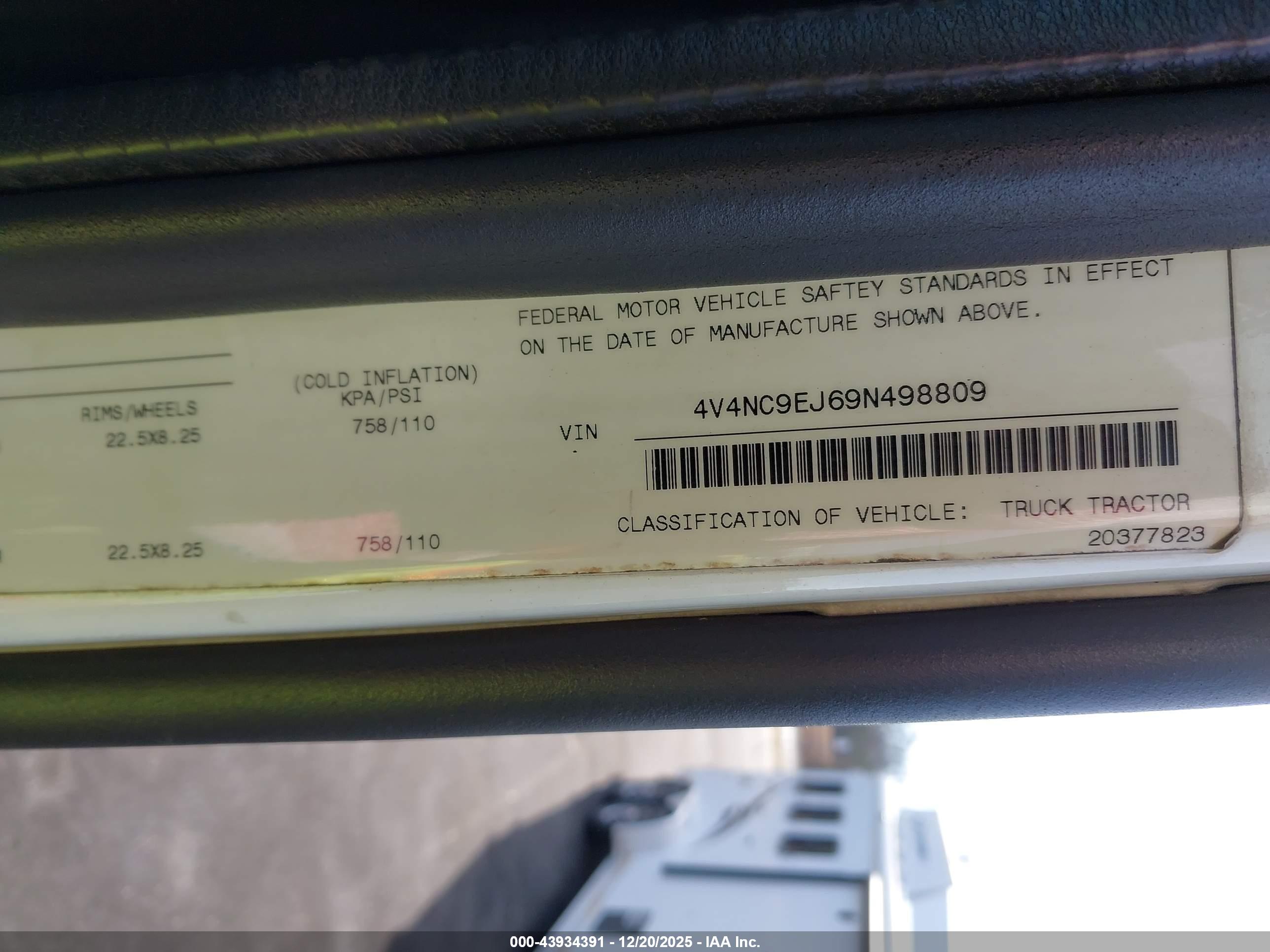 VOLVO VN image 9