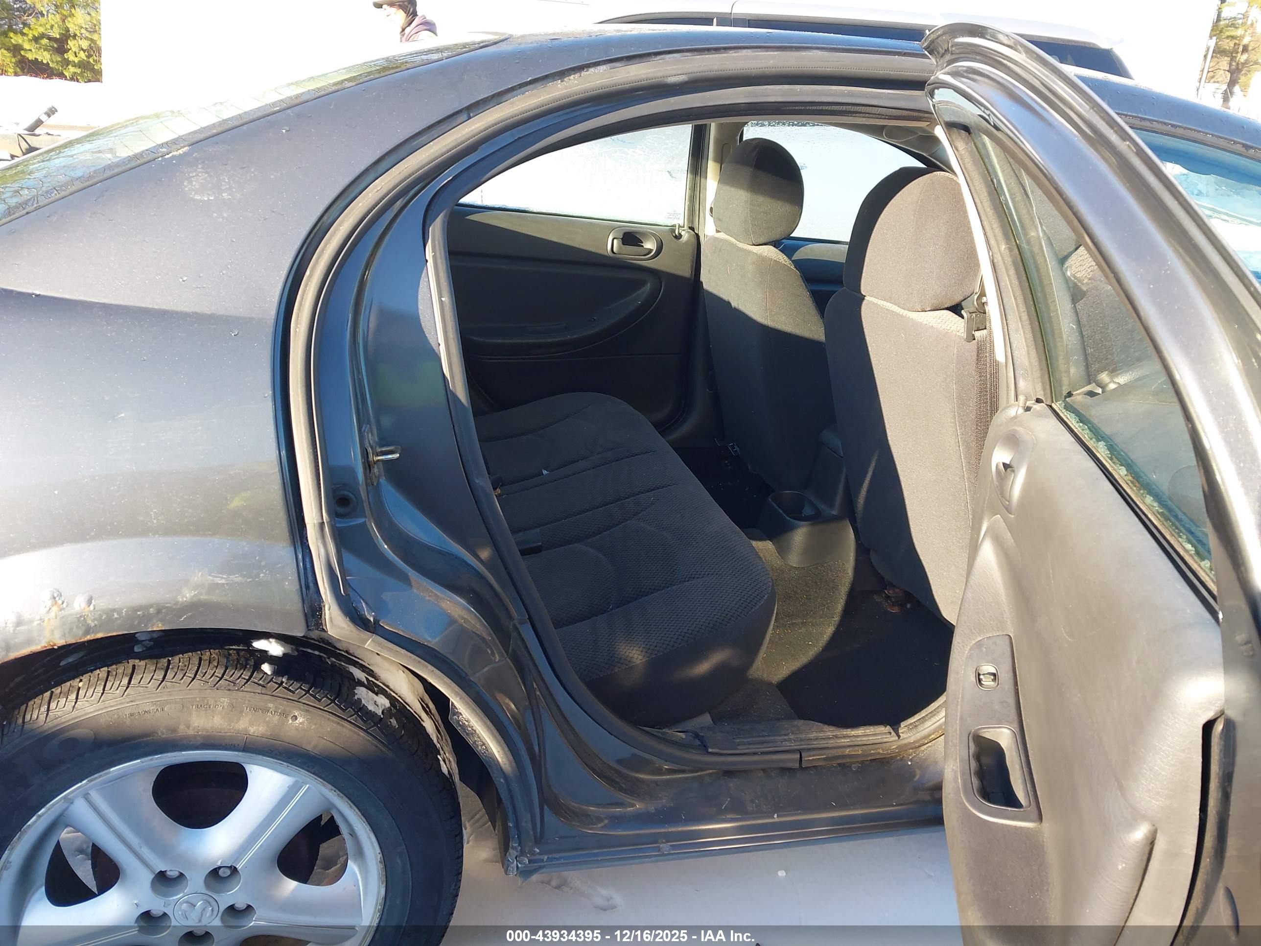 DODGE STRATUS image 8
