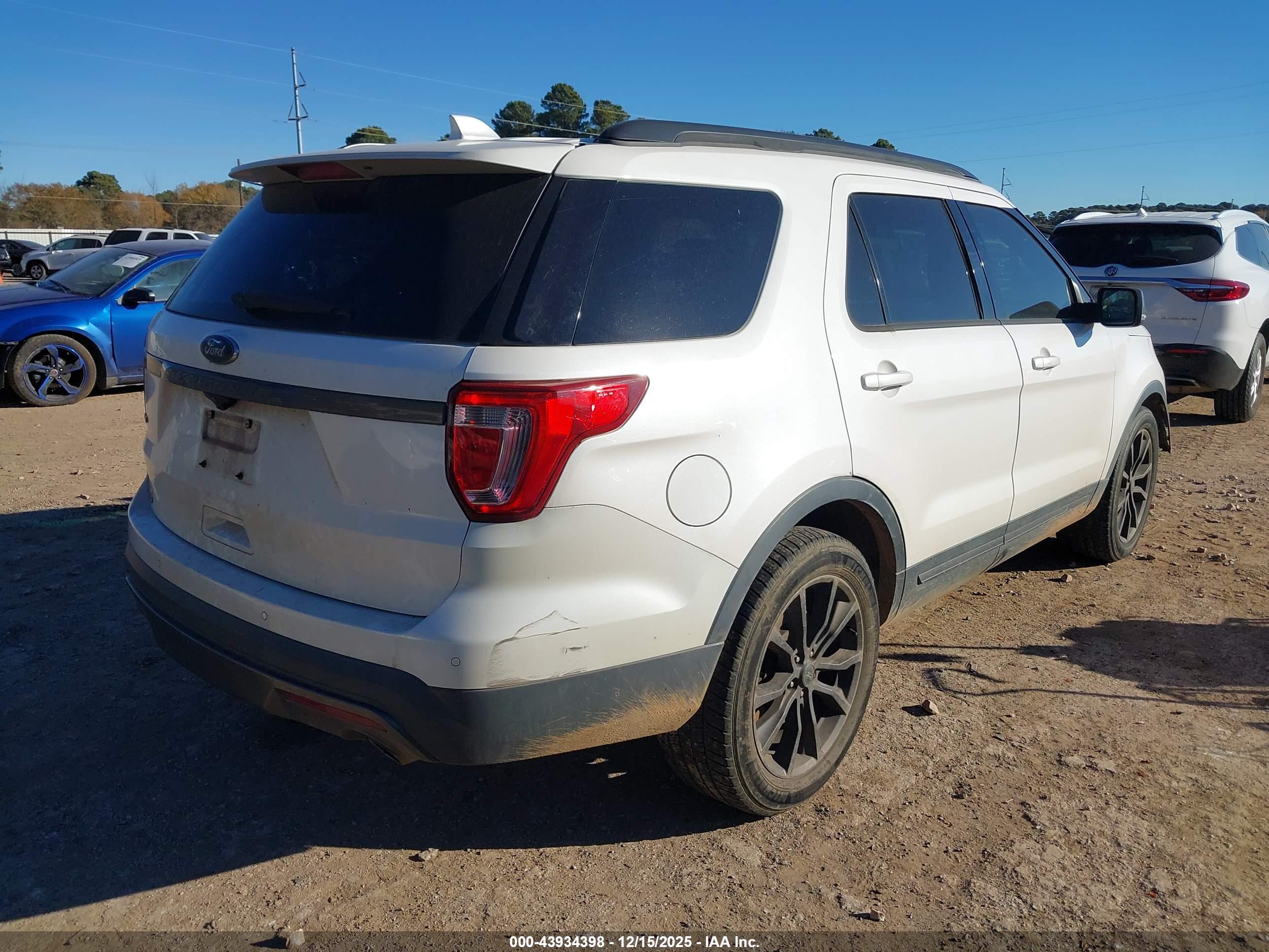 FORD EXPLORER image 4