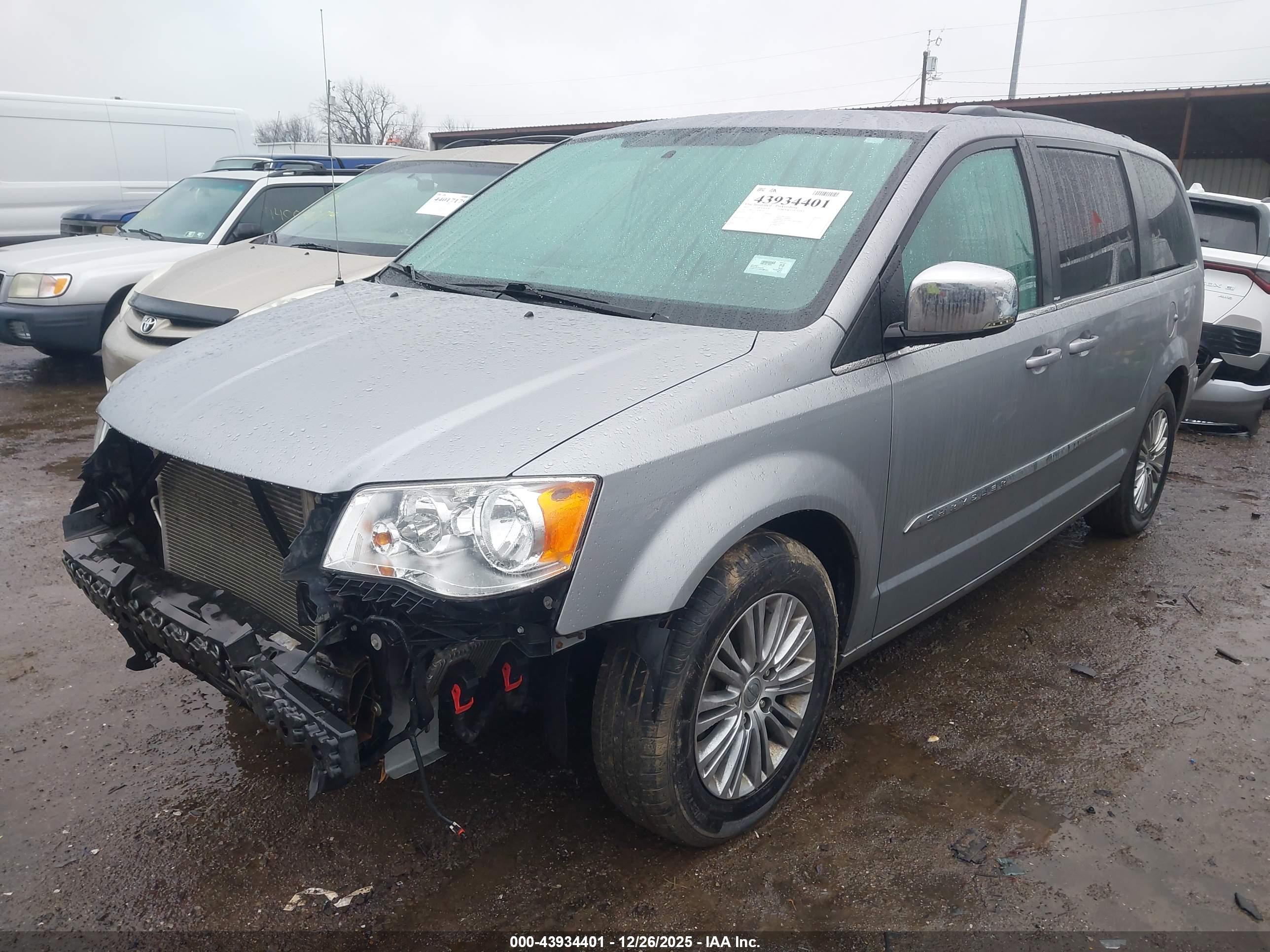 CHRYSLER TOWN image 2