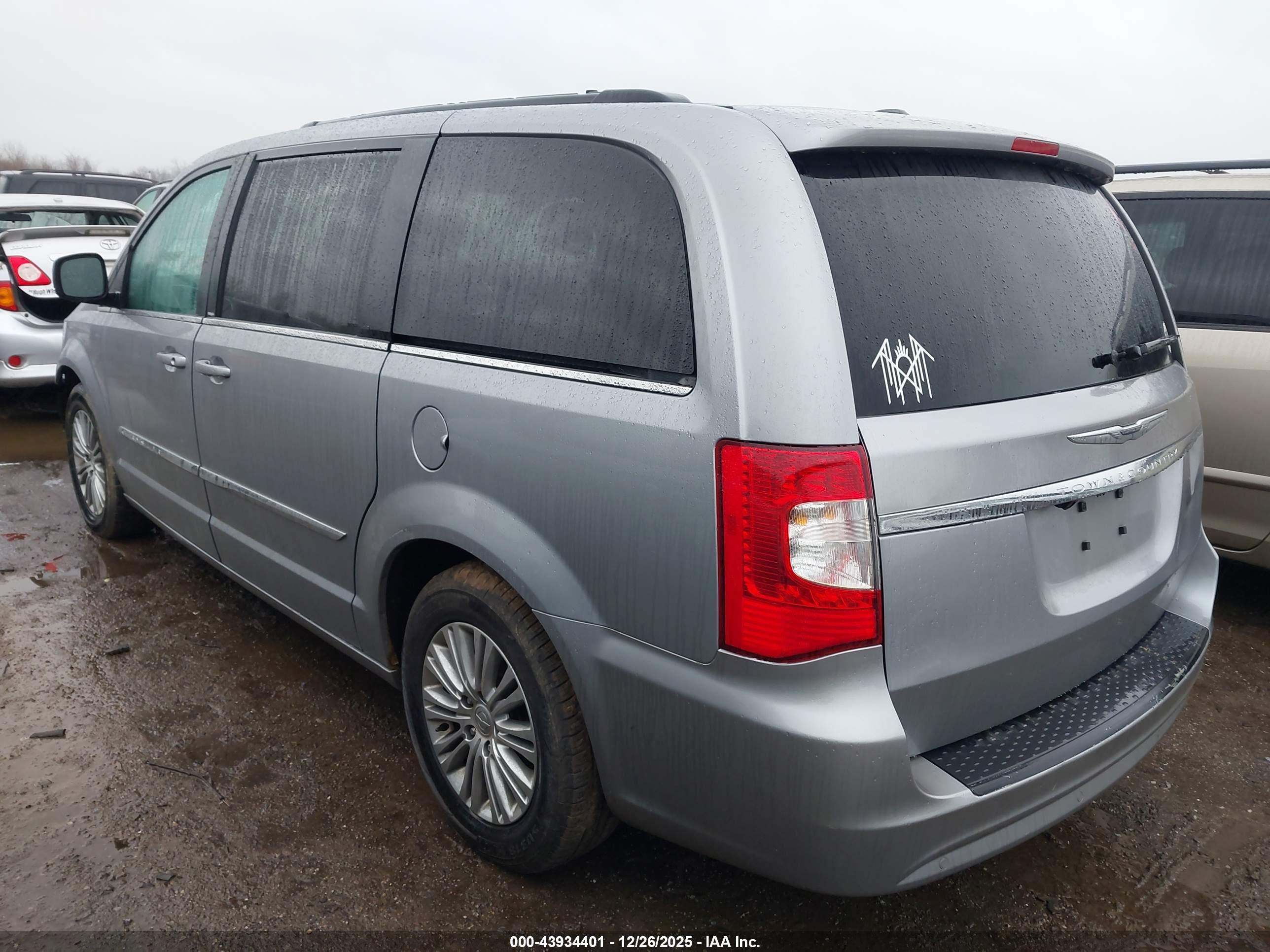 CHRYSLER TOWN image 3