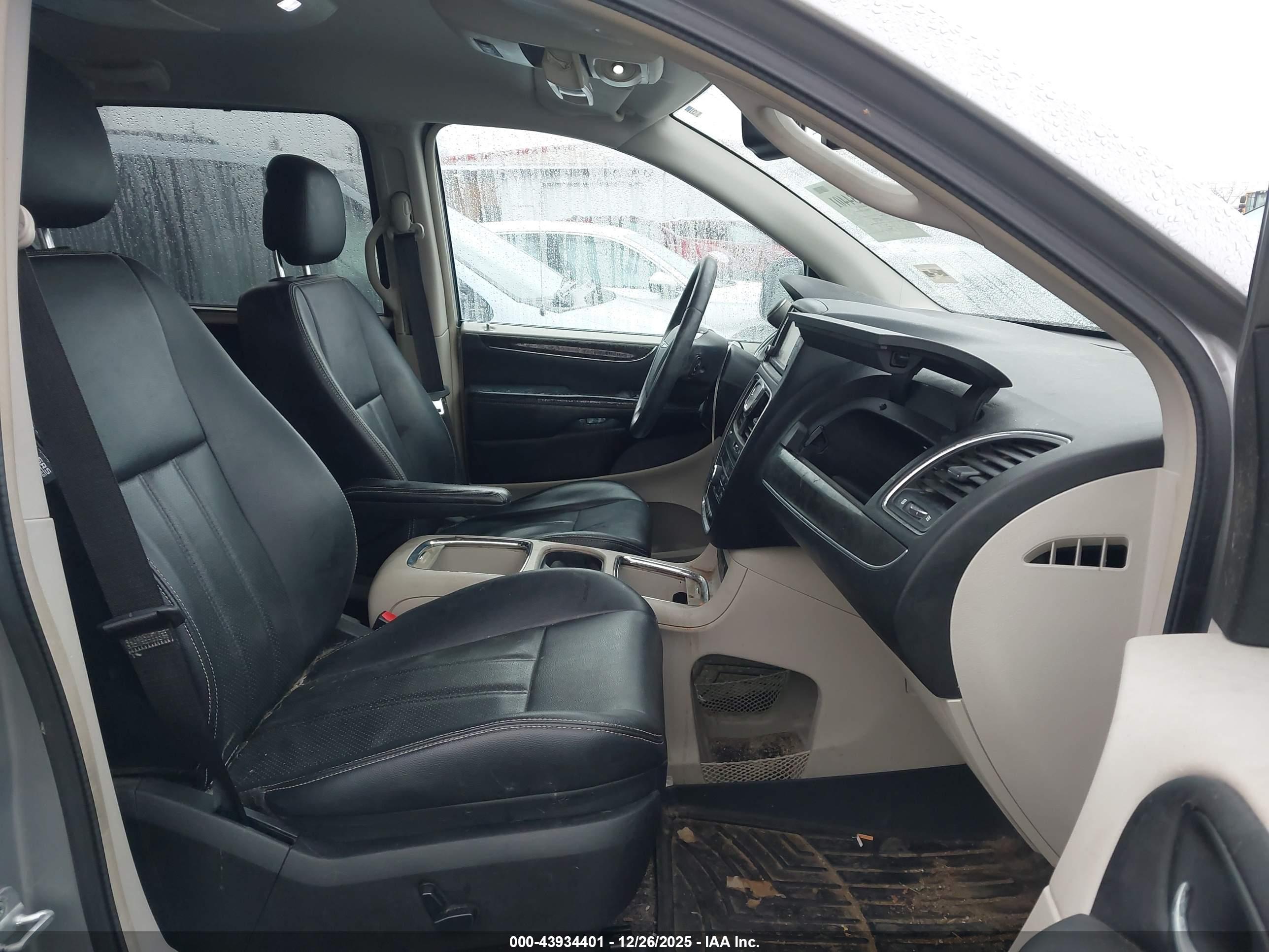 CHRYSLER TOWN image 5